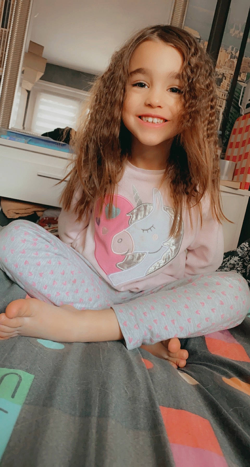 Ambre a rejoint le concours — aidez-le/la à gagner de superbes lots ! beauty, child, eyelash, face, facial_expression, fun, hairstyle, happy, joy, long_hair, organ, person, pink, shoulder, skin, smile, snapshot, standing, summer, t_shirt