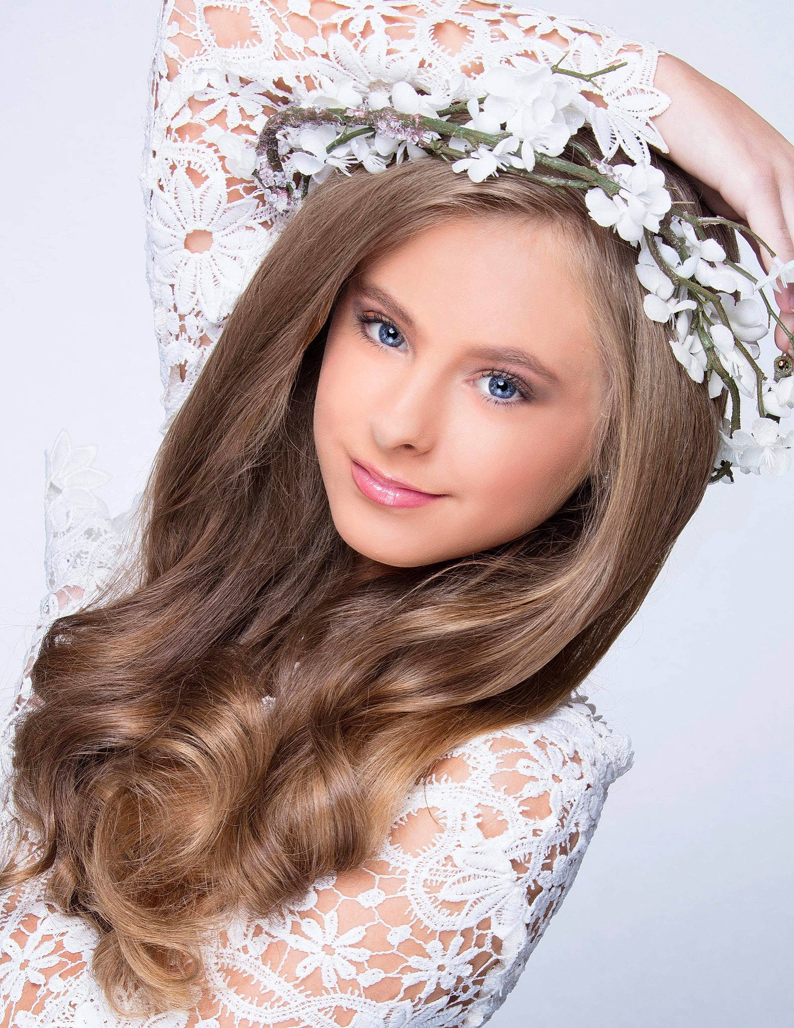 Karli is registered to the contest to win money with this photo: beauty, blond, bridal_accessory, brown_hair, child_model, chin, clothing, fashion_accessory, forehead, hair, hair_accessory, hairstyle, hat, headgear, headpiece, joy, lip, long_hair, person, photo_shoot