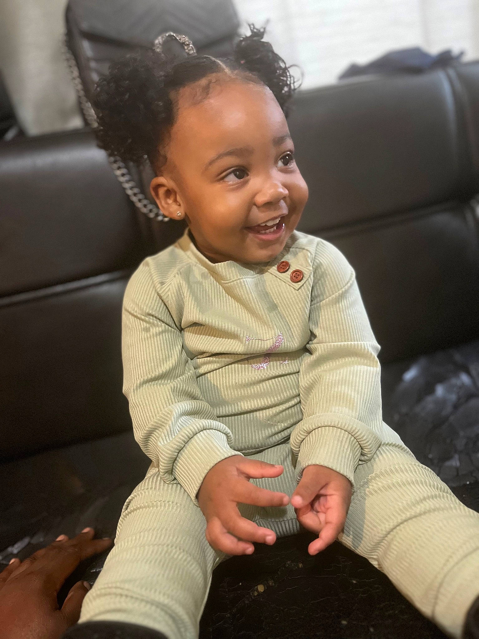 Blessyn is registered to the contest to win money with this photo: cheek, comfort, elbow, face, finger, flash_photography, gesture, hairstyle, happy, head, human_leg, joint, joy, knee, nose, person, skin, sleeve, smile, thigh