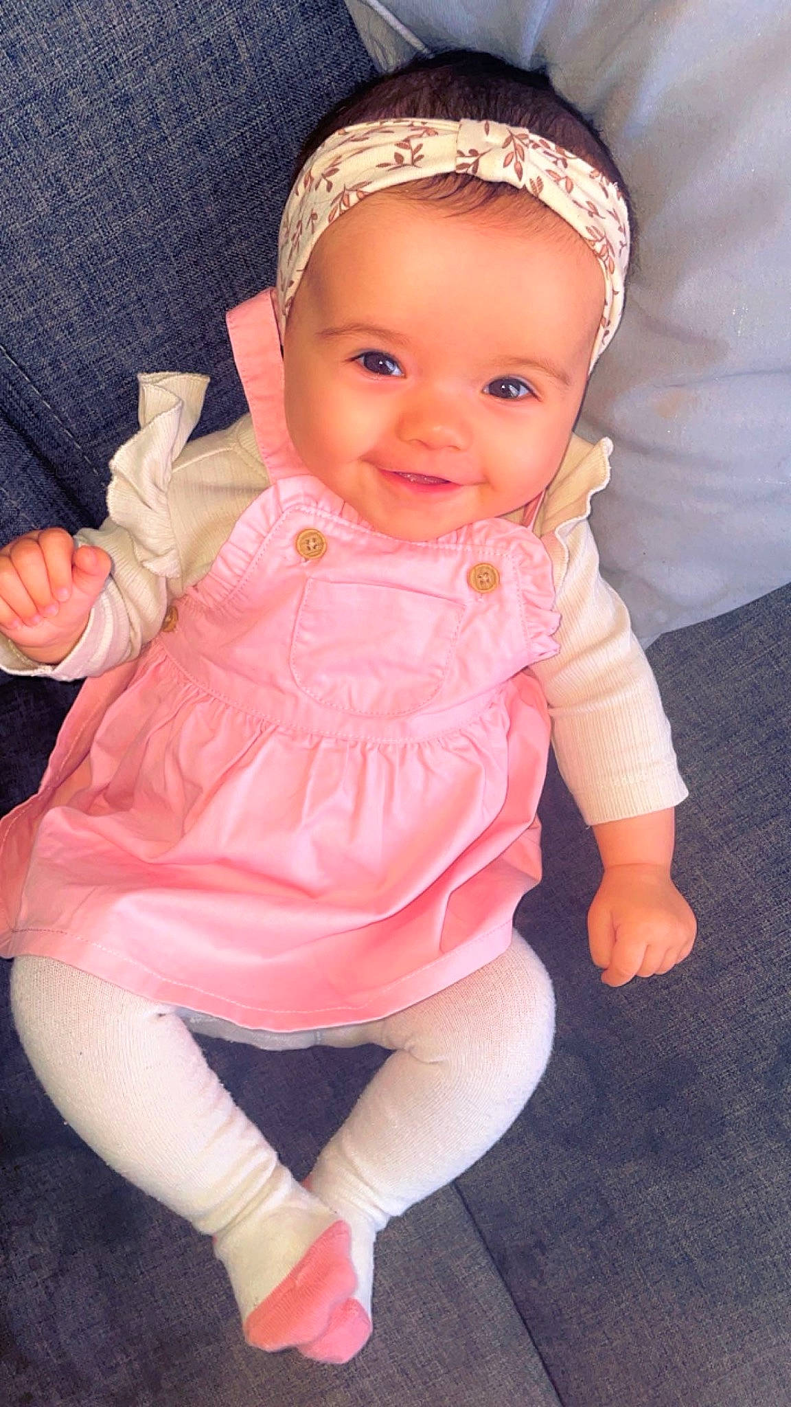 Giulia a rejoint le concours — aidez-le/la à gagner de superbes lots ! baby, baby_toddler_clothing, cap, cheek, child, eye, eyelash, face, finger, hand, happy, joy, lip, magenta, person, pink, skin, sleeve, smile, thigh