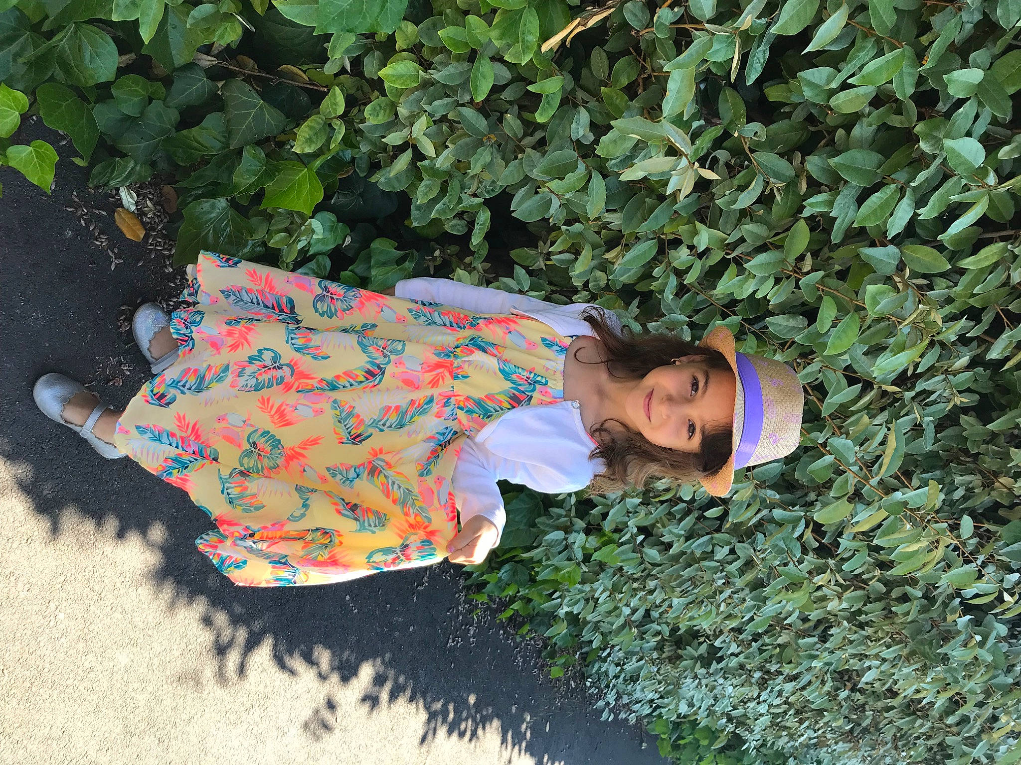 Andreea participe au concours pour gagner de l'argent avec cette photo : adaptation, fun, garden, grass, grass_family, groundcover, happy, headwear, joy, leisure, organism, pattern, people_in_nature, person, plant, shrub, sitting, sleeve, soil, spring