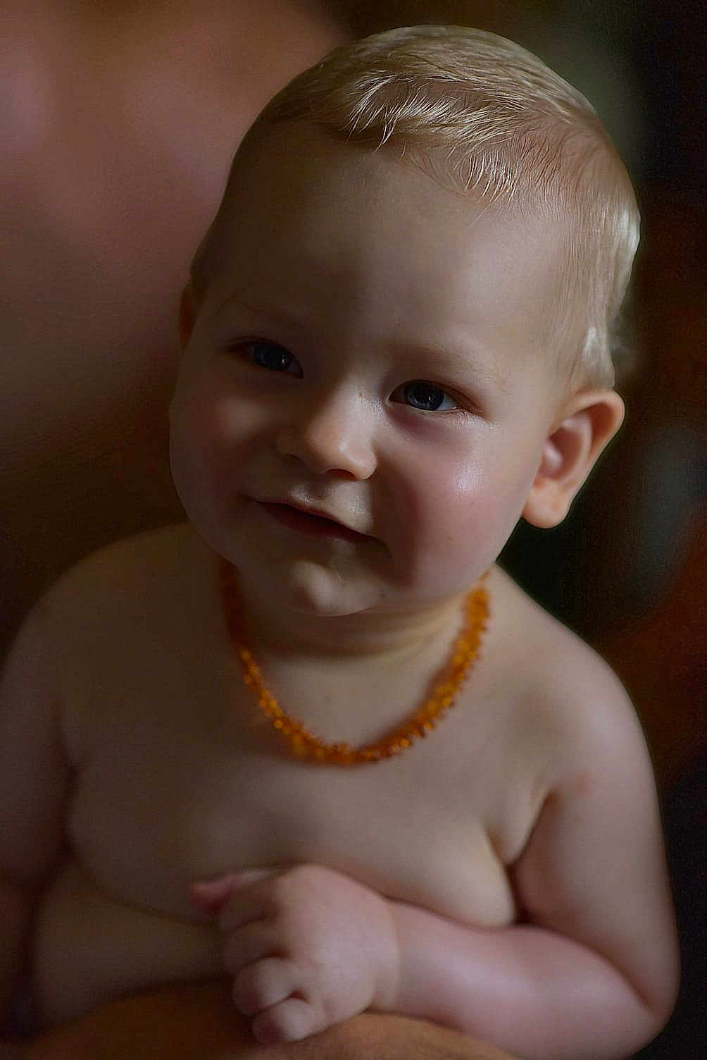 Martin participe au concours pour gagner de l'argent avec cette photo : baby, child, portrait, smile, blonde_hair, necklace, skin, cheeks, hand, arm, torso, closeup, infant, cute, expression, indoors, warm_lighting, soft_focus, person, head