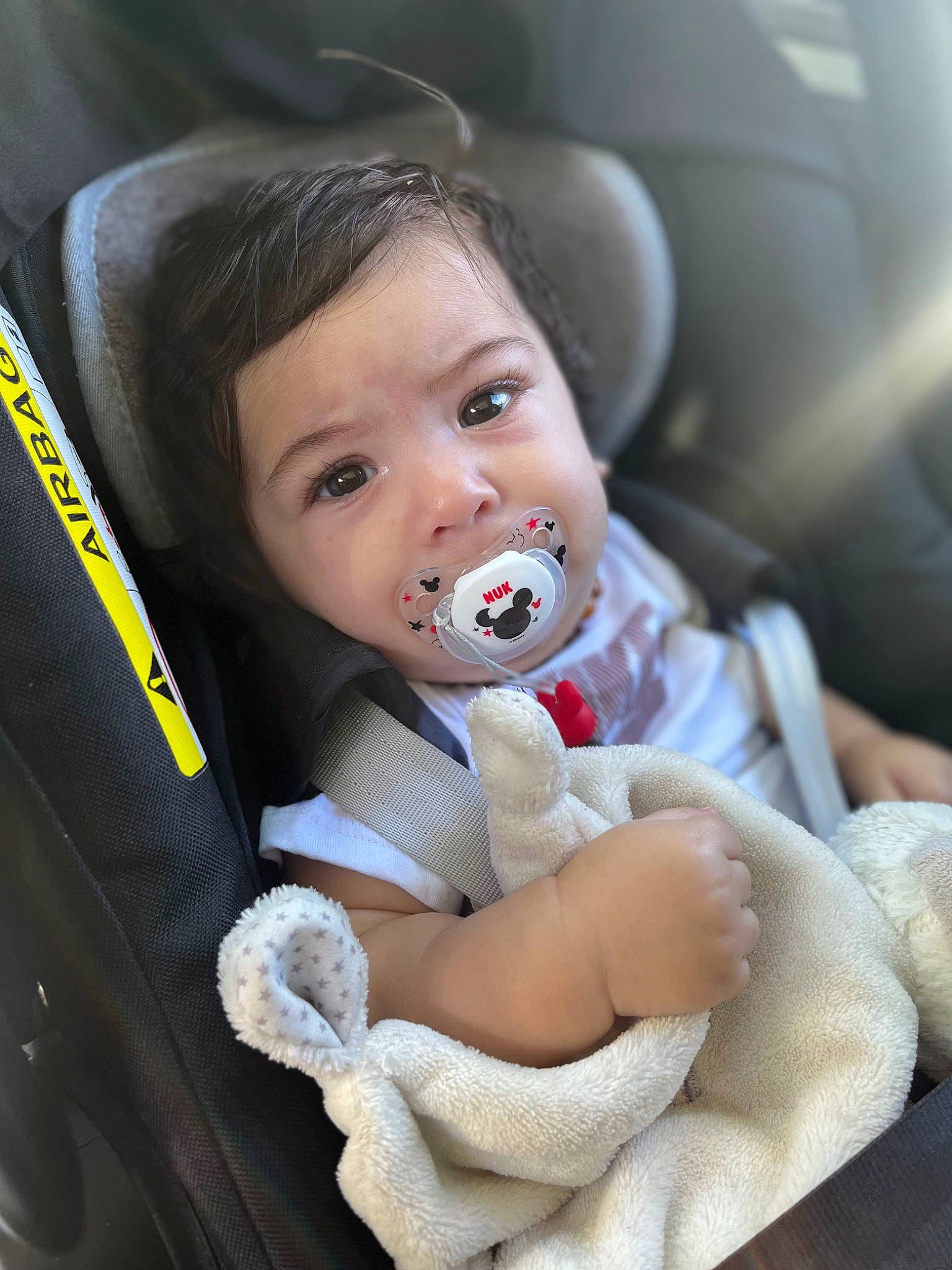 Nahel participe au concours pour gagner de l'argent avec cette photo : auto_part, automotive_design, baby, baby_carriage, baby_in_car_seat, baby_toddler_clothing, beauty, car, car_seat, car_seat_cover, cheek, comfort, eye, motor_vehicle, person, personal_luxury_car, seat_belt, steering_wheel, toddler, vehicle_door