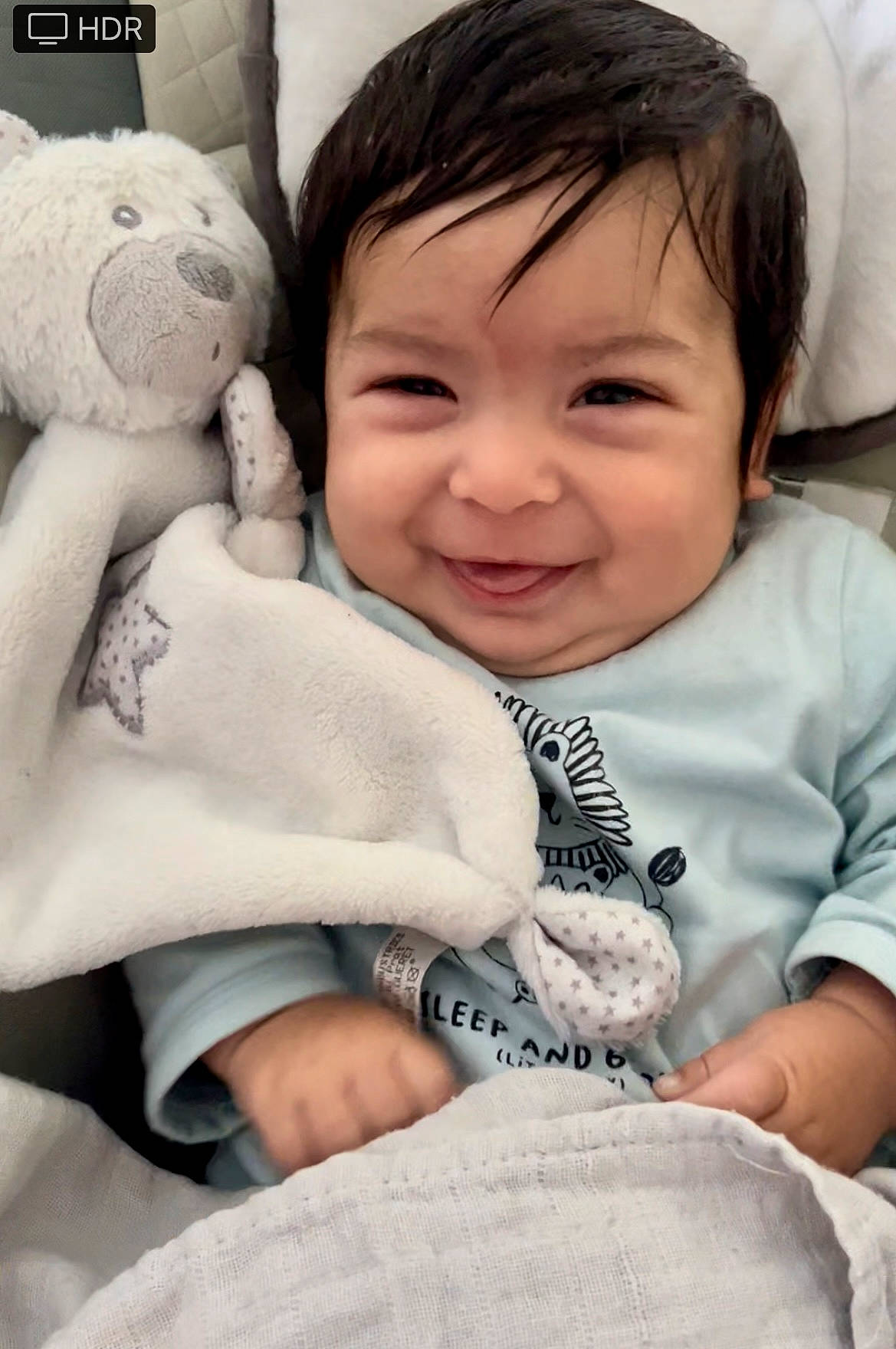 Nahel participe au concours pour gagner de l'argent avec cette photo : baby, baby_sleeping, comfort, eye, finger, gesture, hand, happy, joy, linens, mammal, mouth, nose, person, product, skin, smile, textile, toddler, toy