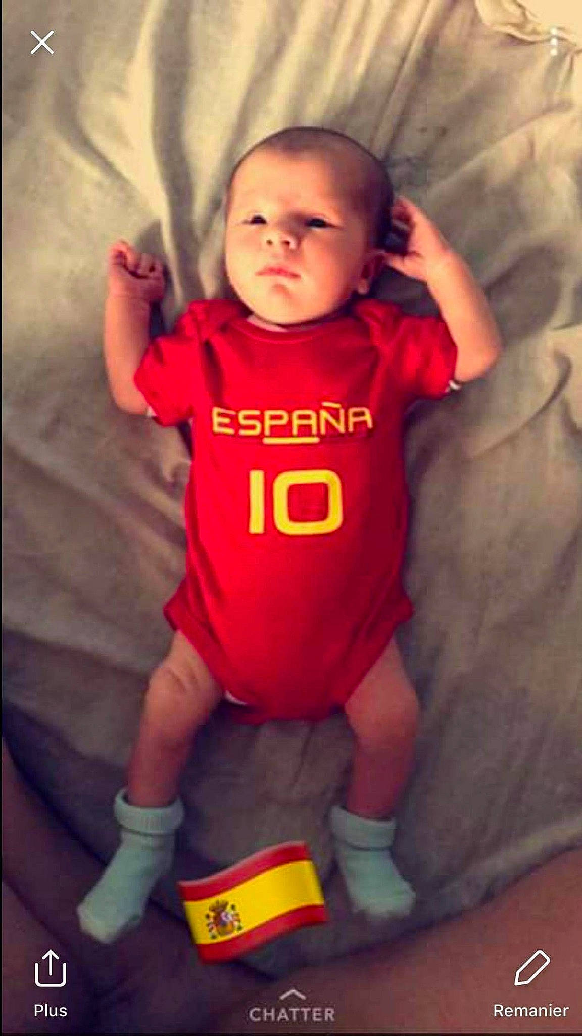 Lyam a rejoint le concours — aidez-le/la à gagner de superbes lots ! arm, baby, cheek, child, cool, mouth, person, play, product, red, smile, t_shirt, toddler