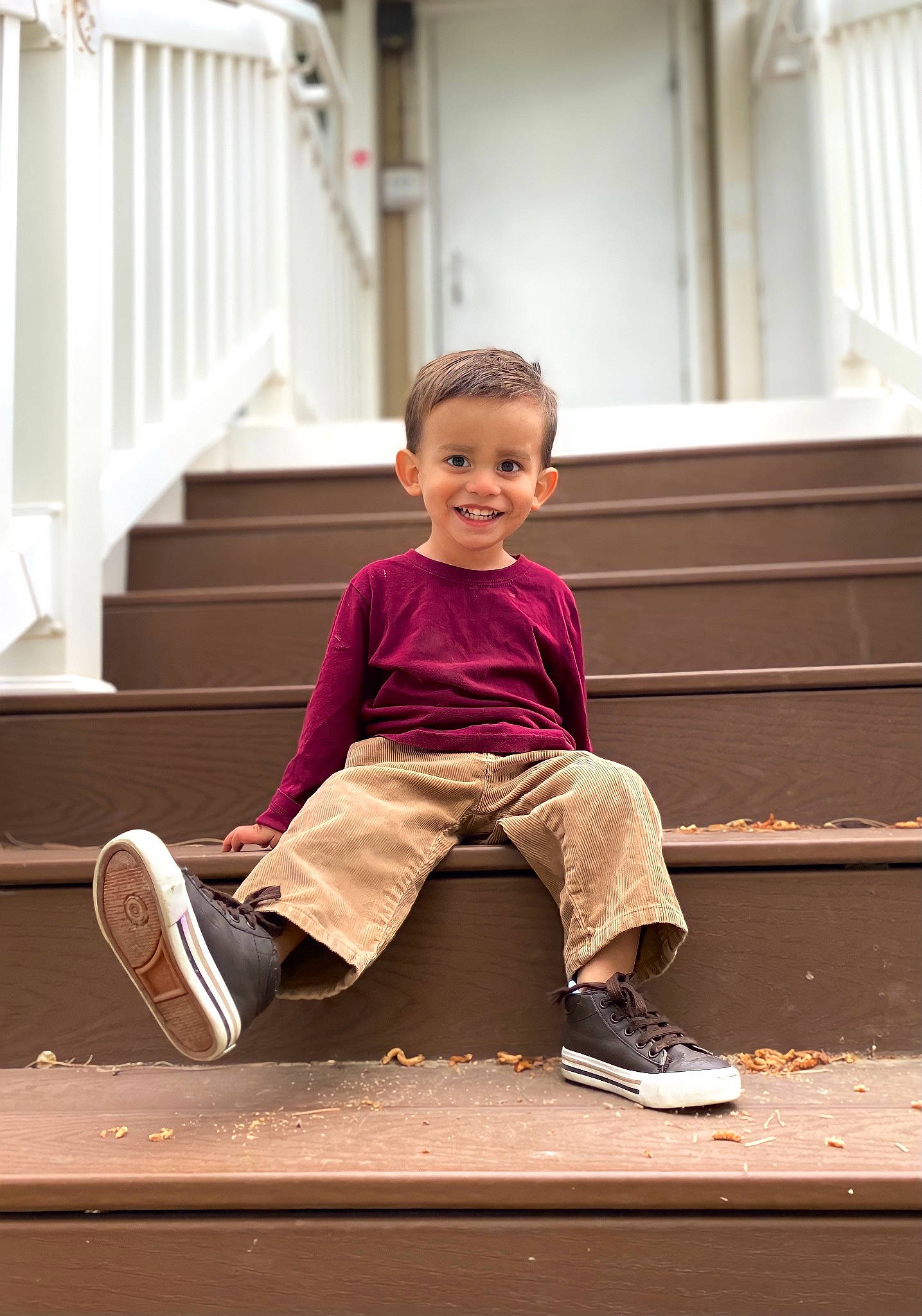 Luis is registered to the contest to win money with this photo: baby_toddler_clothing, child, flash_photography, floor, flooring, footwear, fun, hairstyle, happy, joy, leg, leisure, outdoor_shoe, person, shoe, sleeve, smile, sneakers, stairs, tints_and_shades