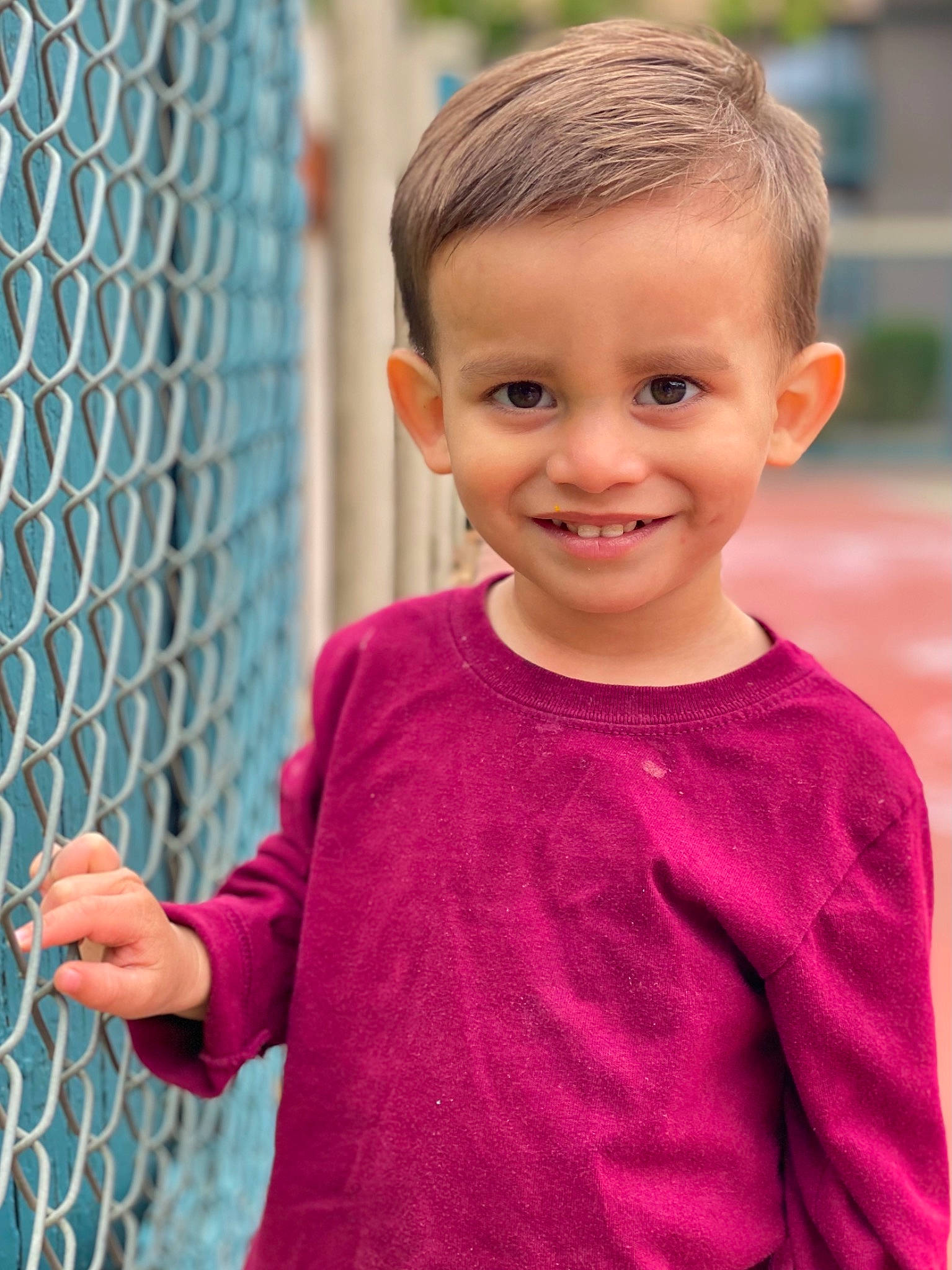 Luis is registered to the contest to win money with this photo: chin, cool, eye, facial_expression, fun, gesture, happy, human, joint, joy, leisure, person, pink, product, shoulder, skin, sleeve, smile, standing, street_fashion