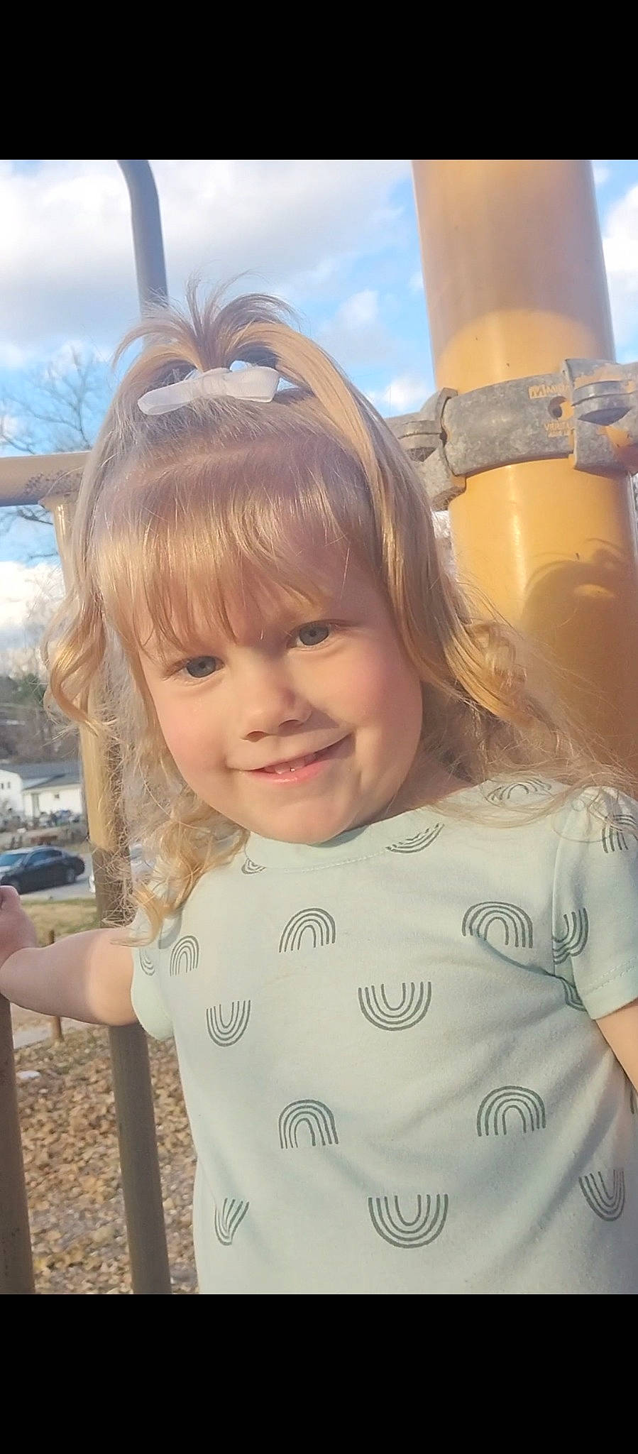 Briana is registered to the contest to win money with this photo: chin, eye, face, facial_expression, hairstyle, happy, iris, joy, lip, mammal, mouth, organ, person, photograph, shoulder, skin, sky, sleeve, smile, sunlight