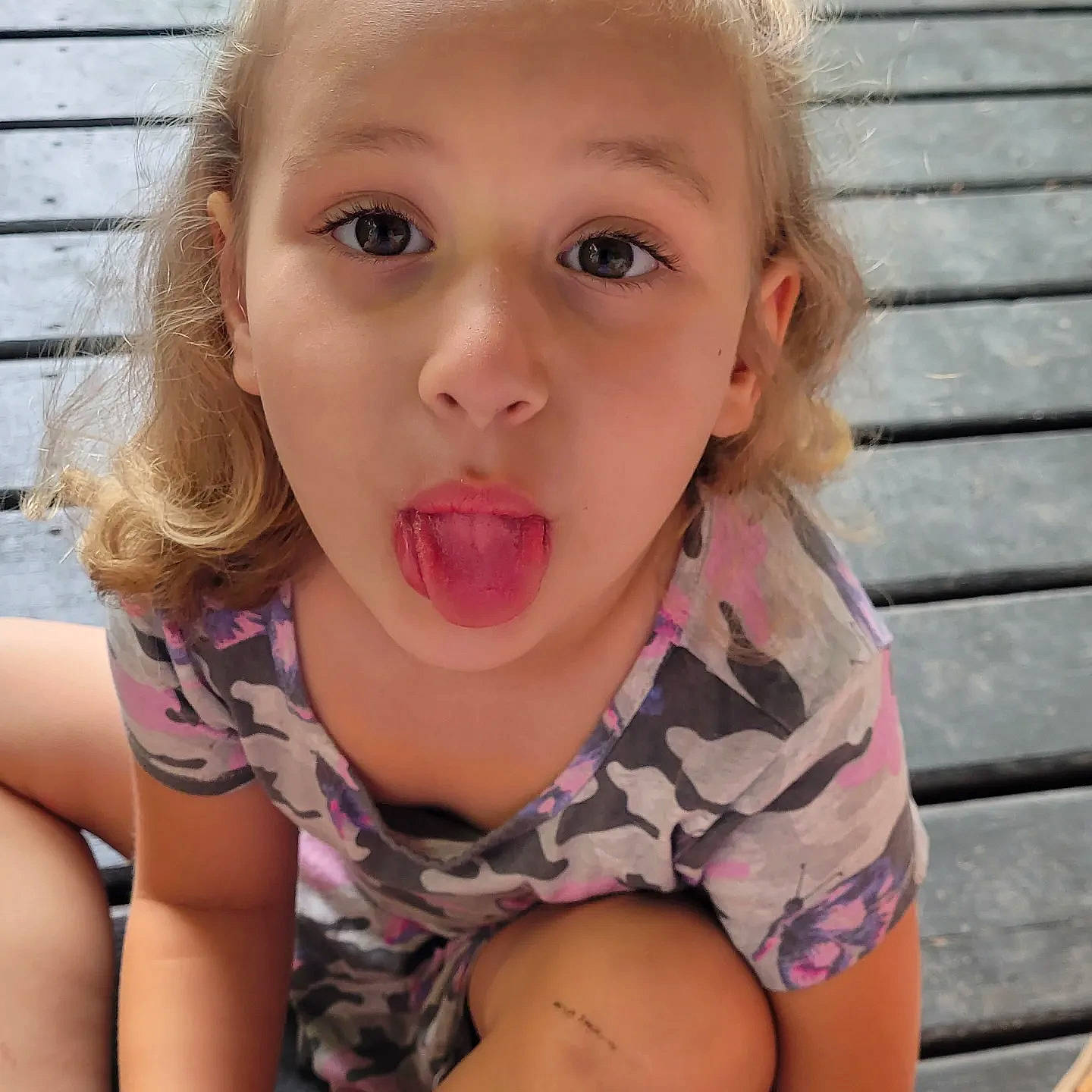 Louna a rejoint le concours — aidez-le/la à gagner de superbes lots ! cheek, chin, ear, eye, eyebrow, eyelash, face, finger, forehead, gesture, happy, human_body, iris, jaw, lip, mouth, neck, nose, person, skin