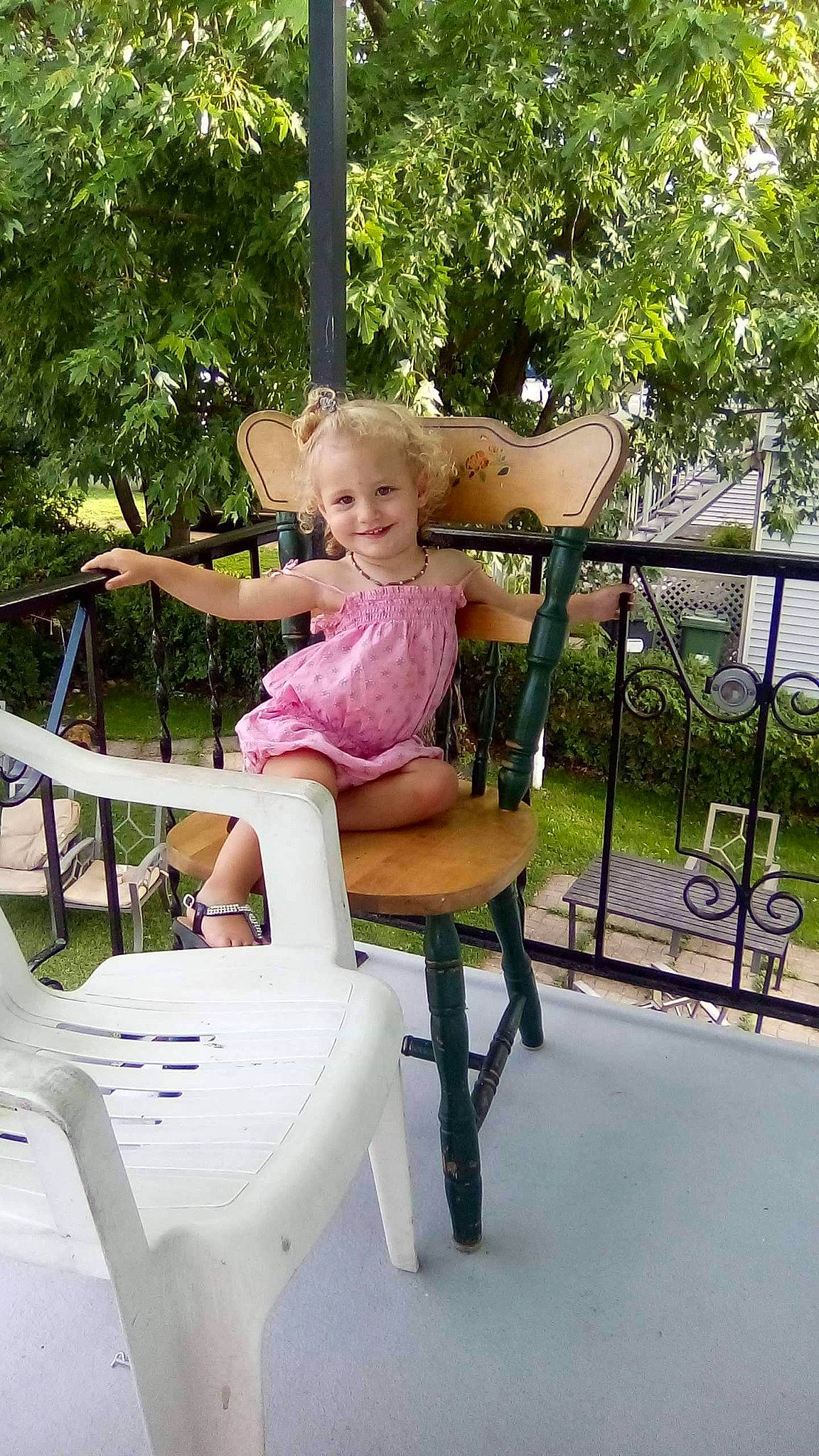 Louna a rejoint le concours — aidez-le/la à gagner de superbes lots ! baby, baby_toddler_clothing, botany, chair, comfort, event, fun, furniture, grass, happy, joy, lap, leisure, magenta, outdoor_furniture, person, plant, recreation, sitting, smile