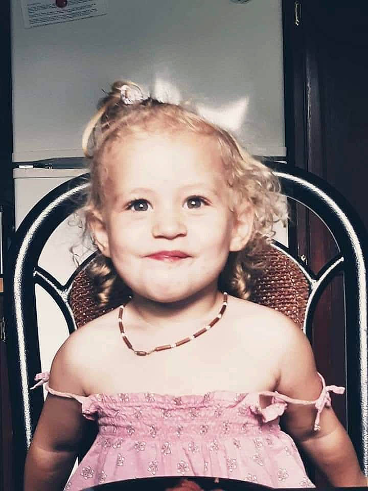 Louna a rejoint le concours — aidez-le/la à gagner de superbes lots ! baby_toddler_clothing, cheek, chin, cool, ear, eye, eyebrow, eyelash, flash_photography, hair, happy, iris, joy, lip, monochrome, neck, person, shoulder, skin, sleeve