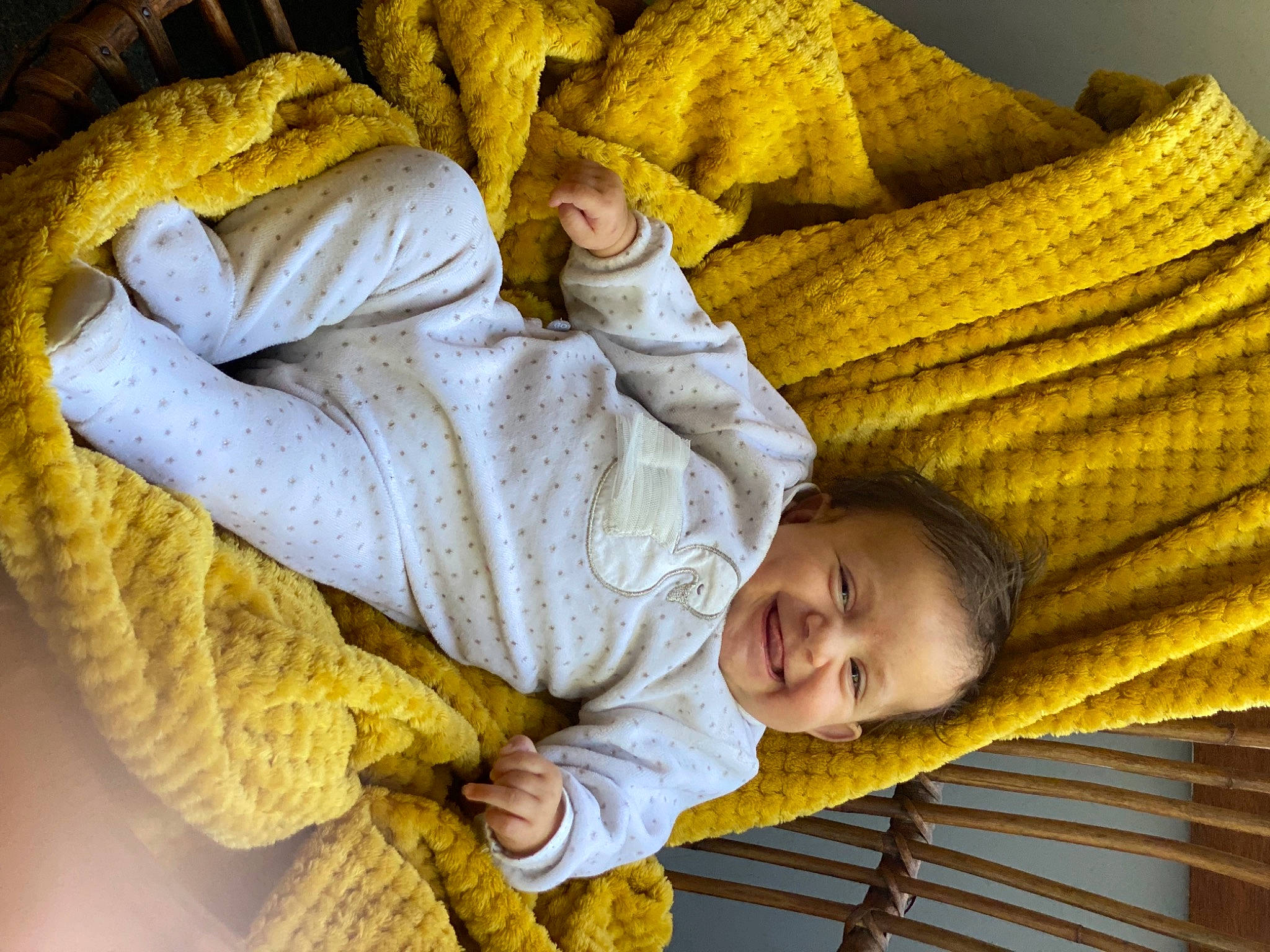 Lara participe au concours pour gagner de l'argent avec cette photo : baby, baby_sleeping, bedding, cheek, comfort, flooring, gesture, green, happy, joy, linens, people_in_nature, person, photograph, product, smile, textile, thumb, toddler, wood
