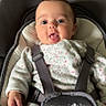 Malya a rejoint le concours — aidez-le/la à gagner de superbes lots ! baby, infant, child, face, tongue_out, seat, baby_seat, straps, clothing, floral_pattern, indoor, comfort, cute, expression, head, person, portrait, soft_lighting, baby_moov, relaxation
