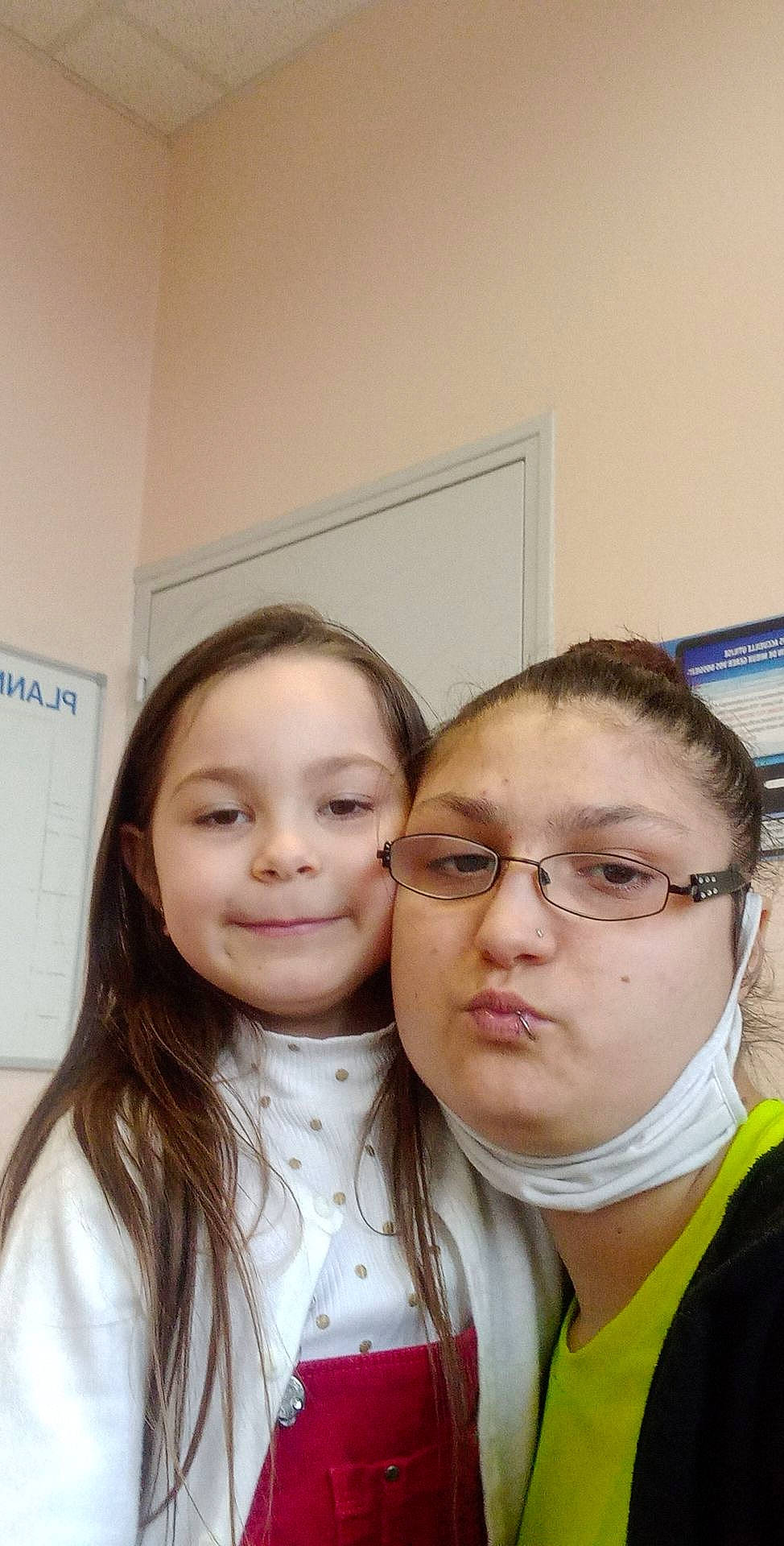 Ivana participe au concours pour gagner de l'argent avec cette photo : child, chin, event, eye, eyewear, formal_wear, fun, glasses, happy, iris, joy, outerwear, person, room, selfie, skin, smile, toddler, uniform, vacation