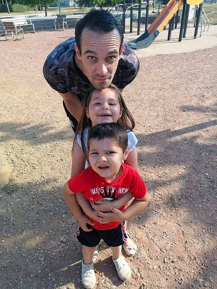Ivana a rejoint le concours — aidez-le/la à gagner de superbes lots ! baby, eye, face, fun, gesture, grass, hair, hand, happy, head, joy, leisure, mouth, people, person, photograph, plant, smile, t_shirt, toddler