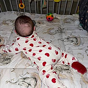 Sianna participe au concours pour gagner de l'argent avec cette photo : baby, ball, bed, blanket, child, colorful, crawling, crib, cute, elephant, heart_pattern, infant, nursery, onesie, patterned, play, sleepwear, soft, toy, tummy_time