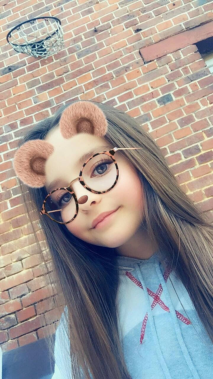 Cassandra participe au concours pour gagner de l'argent avec cette photo : beauty, brown_hair, cool, ear, eyewear, fur, glasses, hair, hair_coloring, hairstyle, lip, long_hair, nose, person, photography, selfie, smile, sunglasses, vision_care