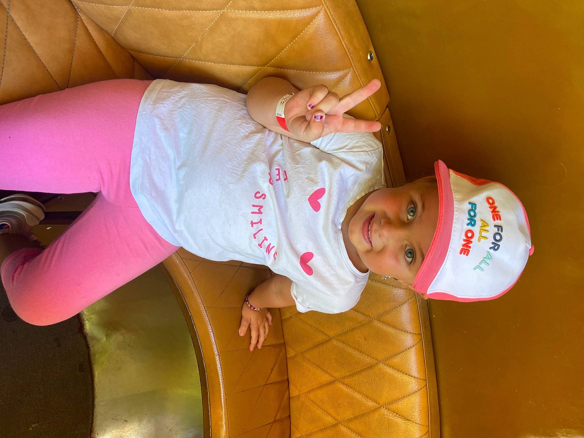 Ilona a rejoint le concours — aidez-le/la à gagner de superbes lots ! abdomen, arm, baby, child, elbow, finger, fun, hat, headwear, human_body, human_leg, joy, knee, leg, mouth, person, pink, skin, sleeve, smile