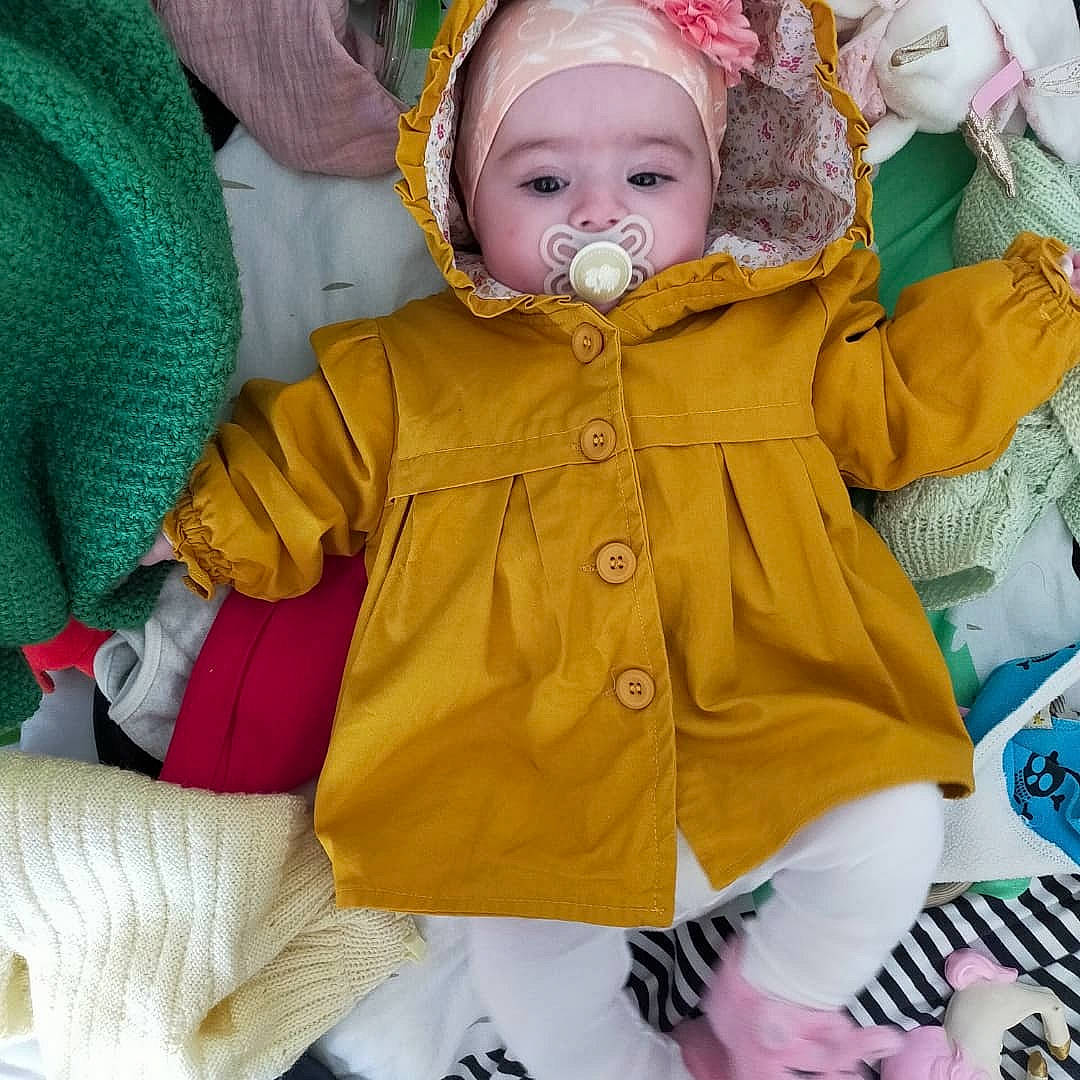 Cassandra participe au concours pour gagner de l'argent avec cette photo : baby, baby_products, baby_toddler_clothing, cheek, child, comfort, event, face, happy, headwear, human_body, iris, knit_cap, linens, organ, outerwear, person, skin, sleeve, textile