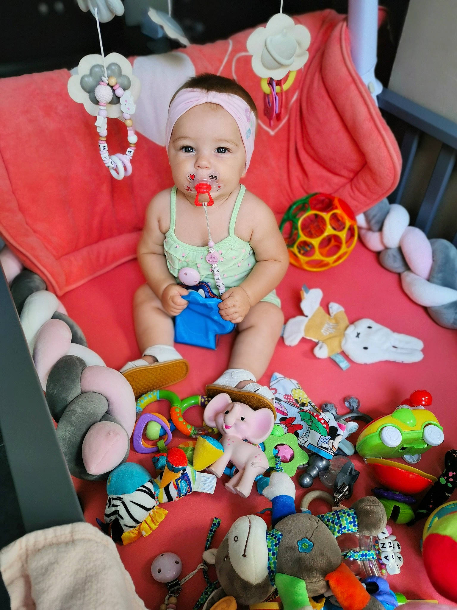 Mylana participe au concours pour gagner de l'argent avec cette photo : baby_toys, child, doll, headwear, person, play, plush, room, stuffed_toy, toddler, toy