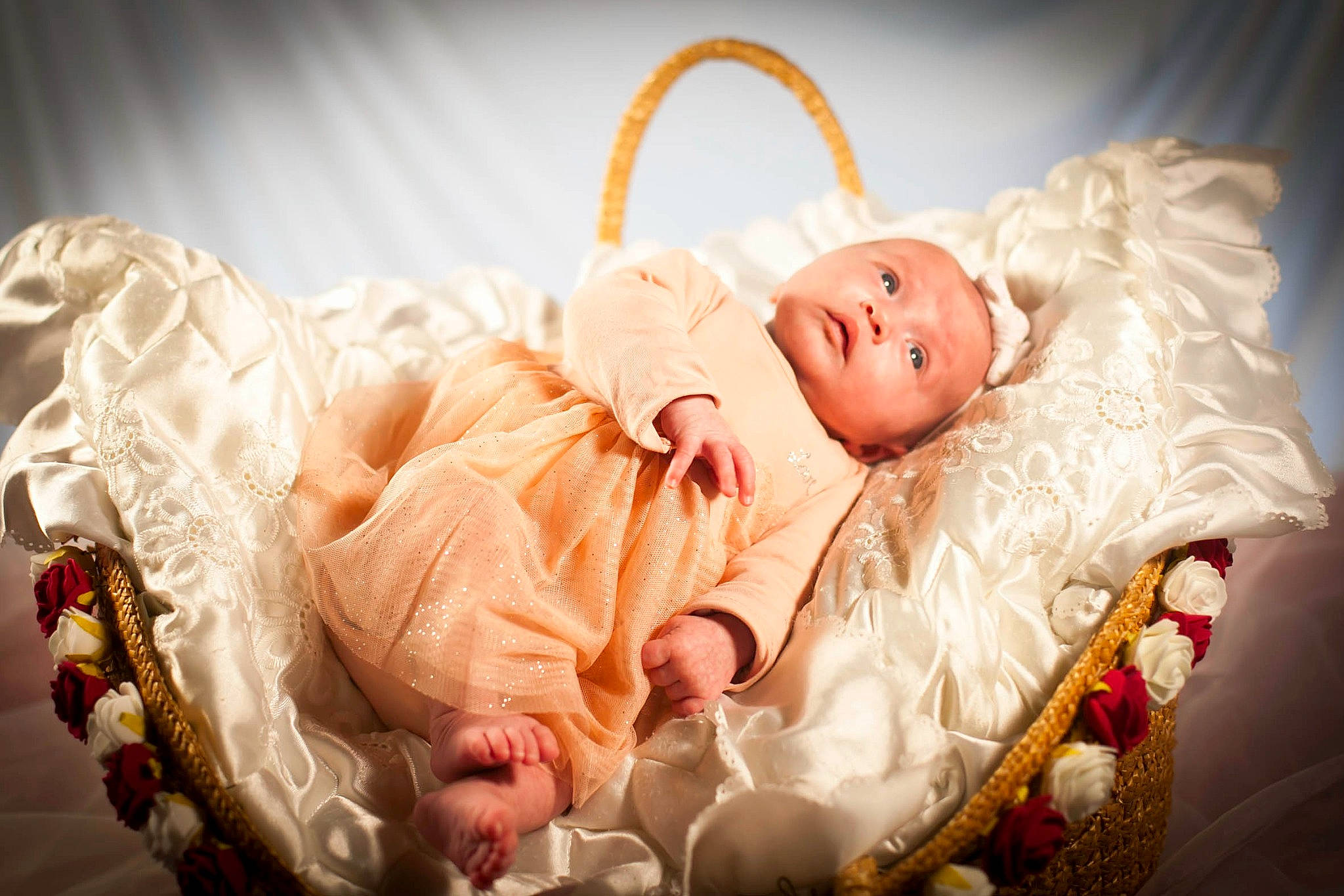 Juliana participe au concours pour gagner de l'argent avec cette photo : baby, baby_products, baby_sleeping, baby_toddler_clothing, beauty, bedding, child, comfort, event, face, flash_photography, happy, head, headpiece, linens, orange, peach, person, room, textile