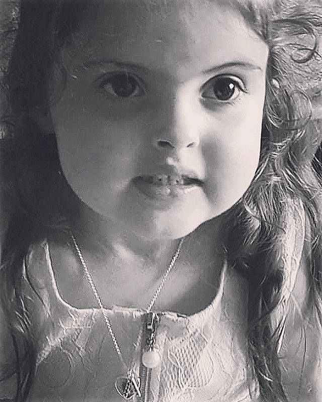 Angelyne a rejoint le concours — aidez-le/la à gagner de superbes lots ! black, black_and_white, body_jewelry, cheek, eyebrow, eyelash, flash_photography, happy, iris, jaw, lip, monochrome_photography, mouth, neck, nose, person, photograph, skin, style, toddler