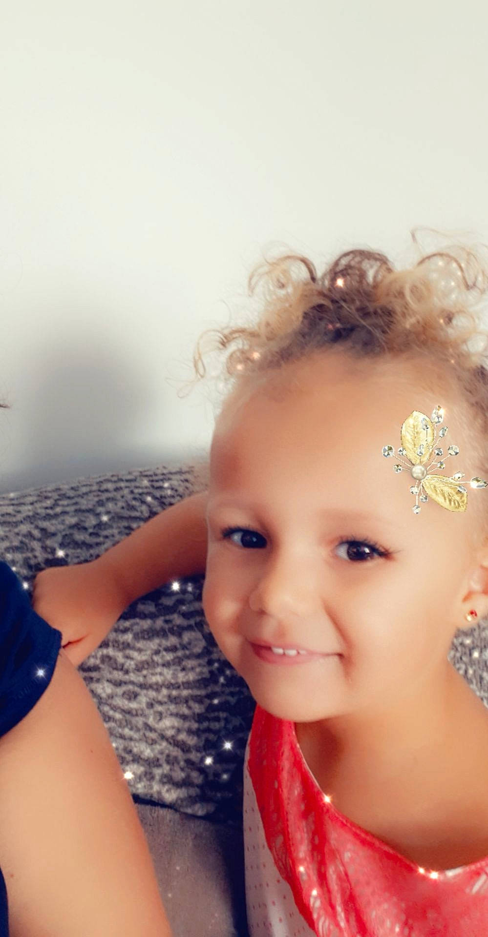 Théïse a rejoint le concours — aidez-le/la à gagner de superbes lots ! beauty, cheek, child, ear, eye, eyebrow, face, forehead, fun, hair, hair_accessory, happy, head, iris, joy, lip, mouth, nose, person, skin