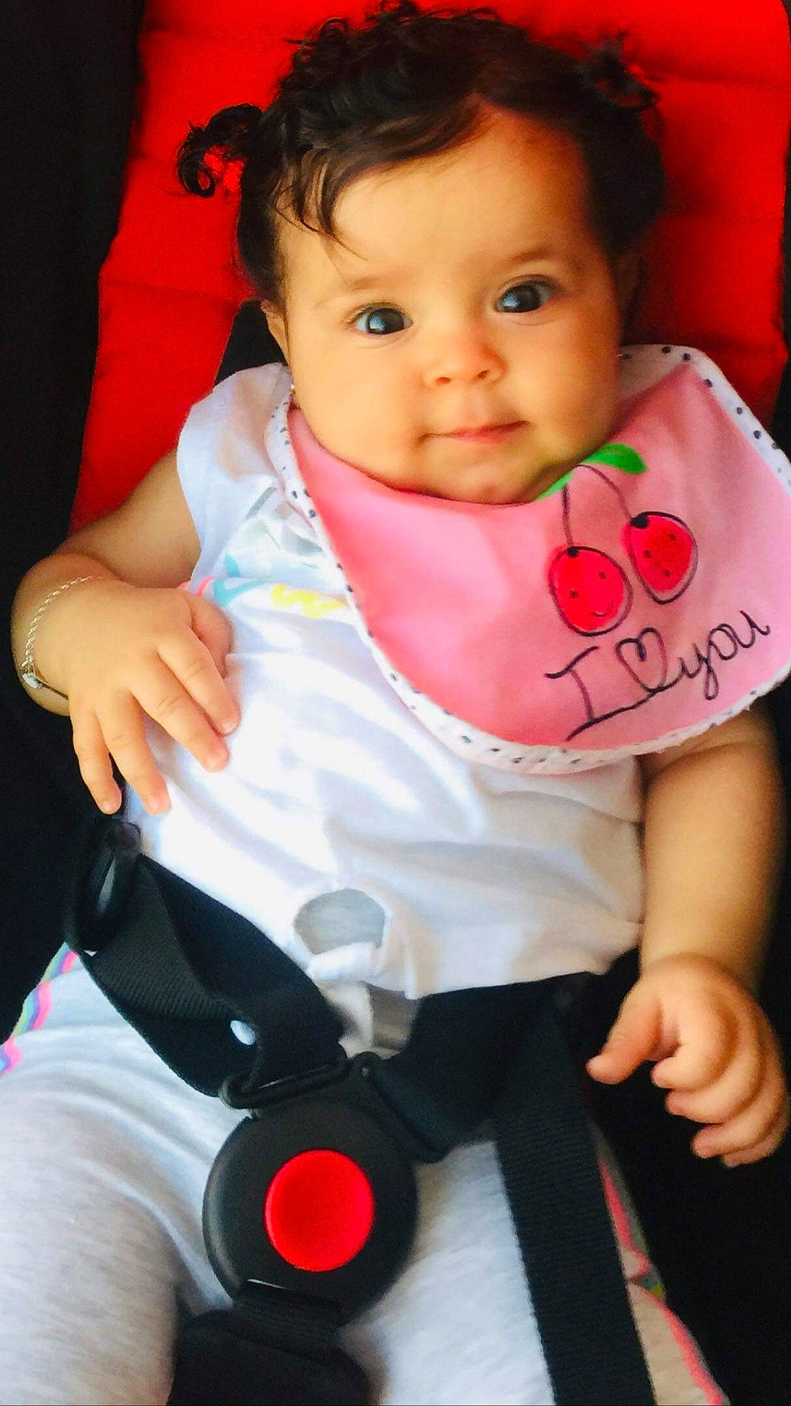 éline participe au concours pour gagner de l'argent avec cette photo : baby, baby_carriage, baby_products, baby_toddler_clothing, beauty, cheek, child, daughter, lip, nose, person, pink, play, product, red, skin, t_shirt, toddler