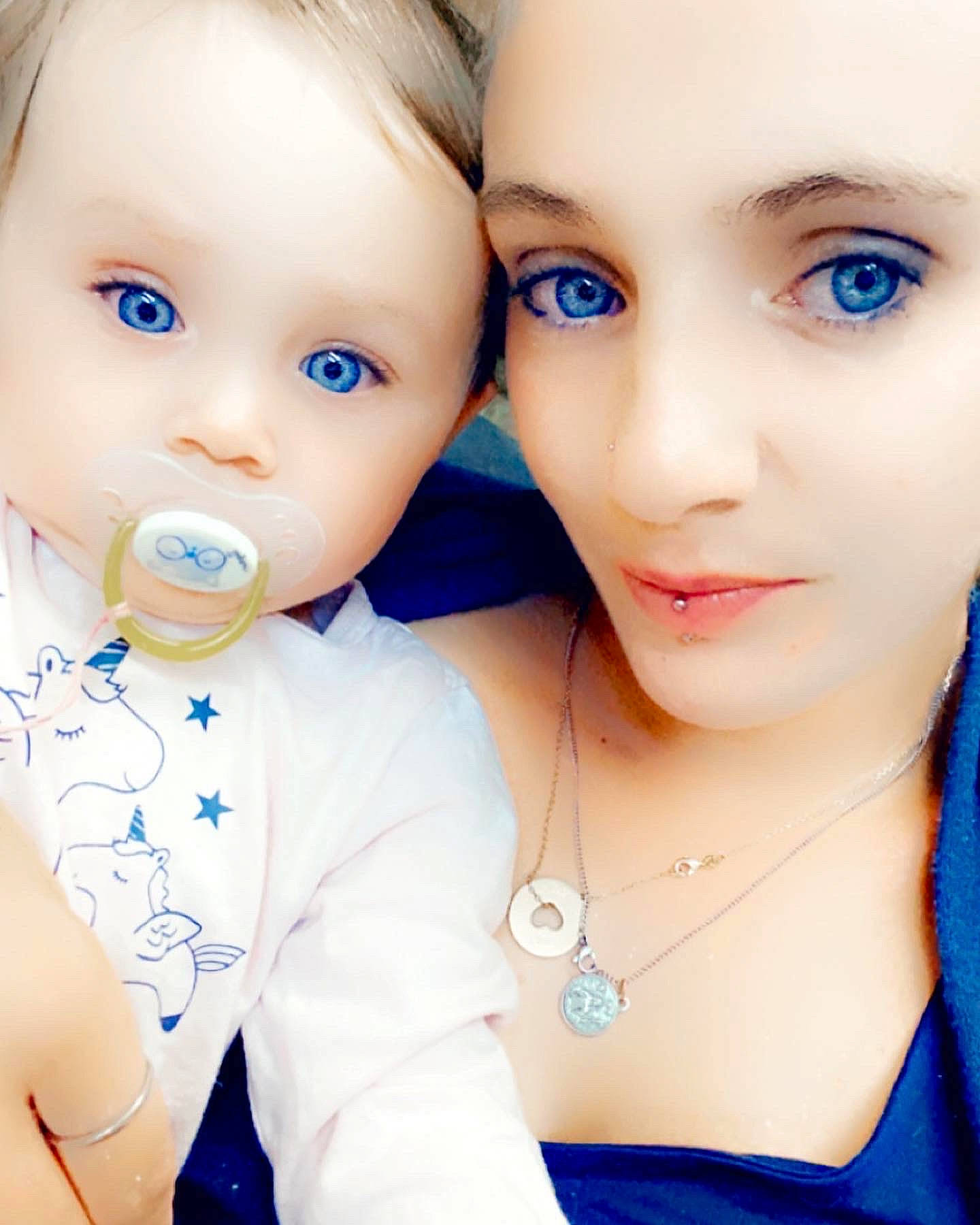 Kaïlyss a rejoint le concours — aidez-le/la à gagner de superbes lots ! azure, baby_toddler_clothing, beauty, blue, cheek, child, chin, electric_blue, eye, eyebrow, eyelash, fun, gesture, happy, human, iris, jewellery, lip, nose, person