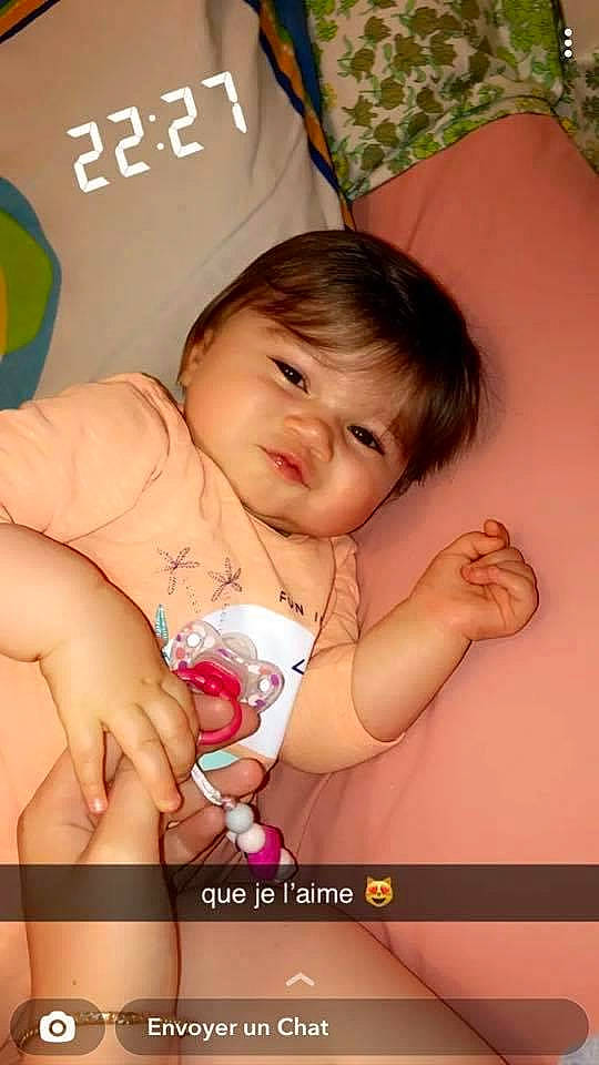 Kassy a rejoint le concours — aidez-le/la à gagner de superbes lots ! arm, baby, cheek, eye, facial_expression, gesture, hair, hairstyle, hand, happy, human, human_body, lip, mouth, muscle, neck, nose, organ, person, product