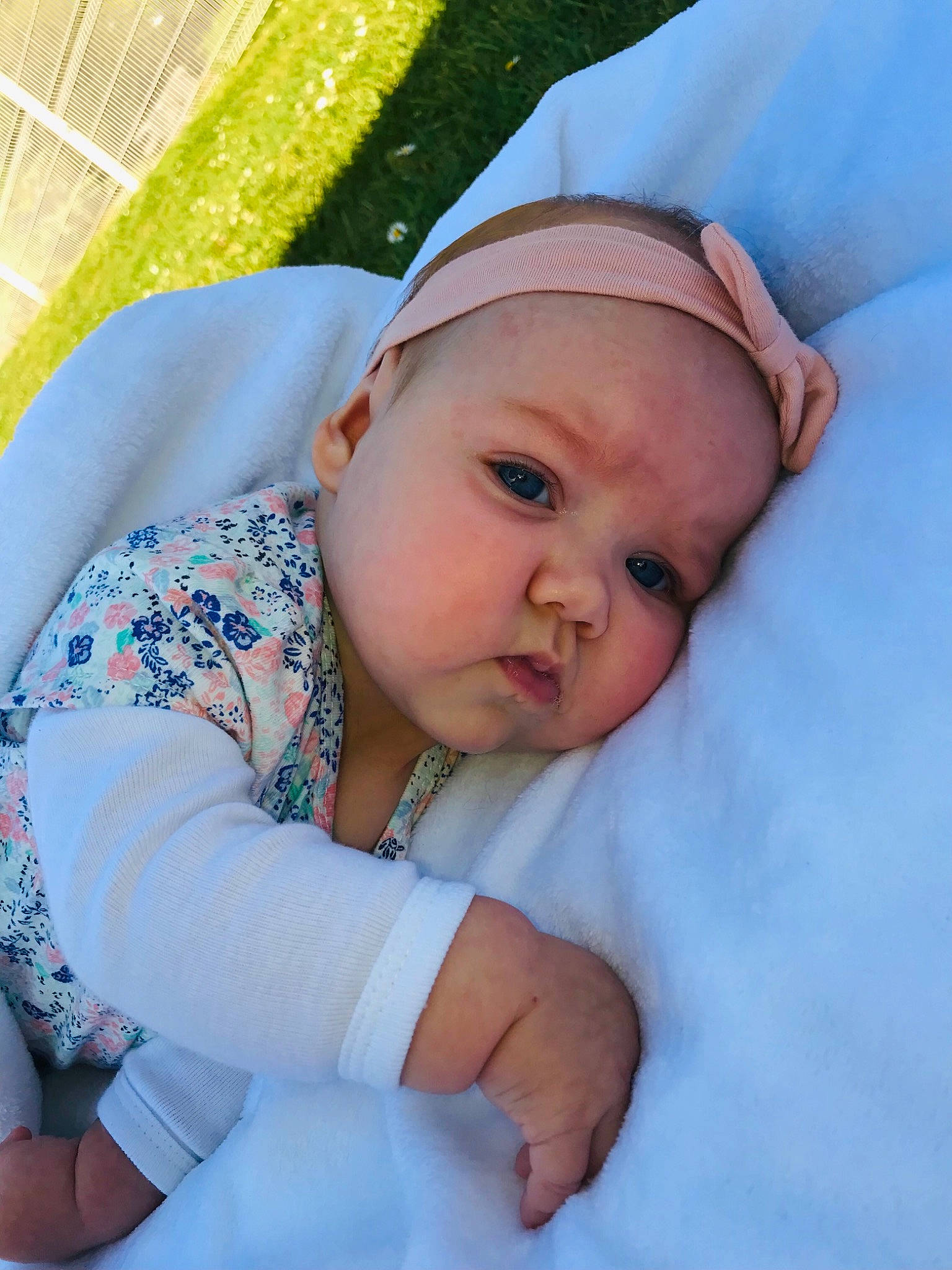 Aéna participe au concours pour gagner de l'argent avec cette photo : baby, baby_products, baby_sleeping, baby_toddler_clothing, cap, cheek, child, comfort, facial_expression, fun, grass, happy, headwear, linens, lip, mouth, person, product, skin, sleeve