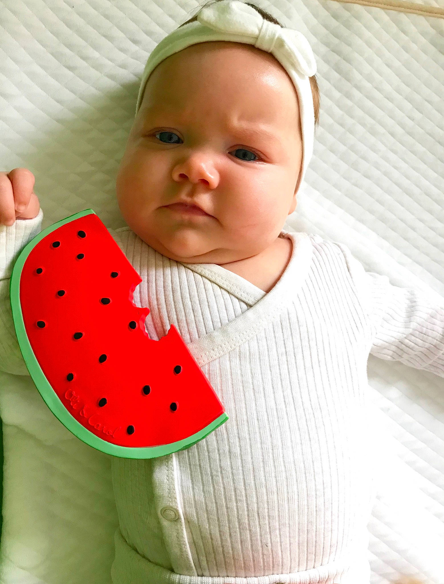 Aéna a rejoint le concours — aidez-le/la à gagner de superbes lots ! baby, baby_products, baby_toddler_clothing, carmine, child, collar, comfort, fashion_accessory, formal_wear, fruit, headgear, linens, lip, neck, outerwear, pattern, person, sleeve, strawberry, textile