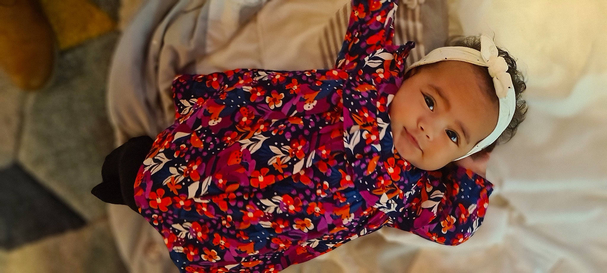 Chahinez a rejoint le concours — aidez-le/la à gagner de superbes lots ! baby_toddler_clothing, bag, child, dress, electric_blue, fashion_accessory, fashion_design, happy, linens, neck, pattern, person, plaid, sleeve, street_fashion, t_shirt, textile, toddler, tree, waist