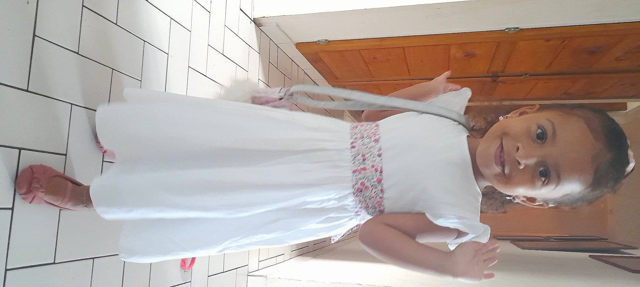 Symphonie participe au concours pour gagner de l'argent avec cette photo : abdomen, baby, dress, elbow, event, flesh, flooring, fun, human_leg, joy, linens, paper, person, room, smile, thigh, toddler, waist, wood