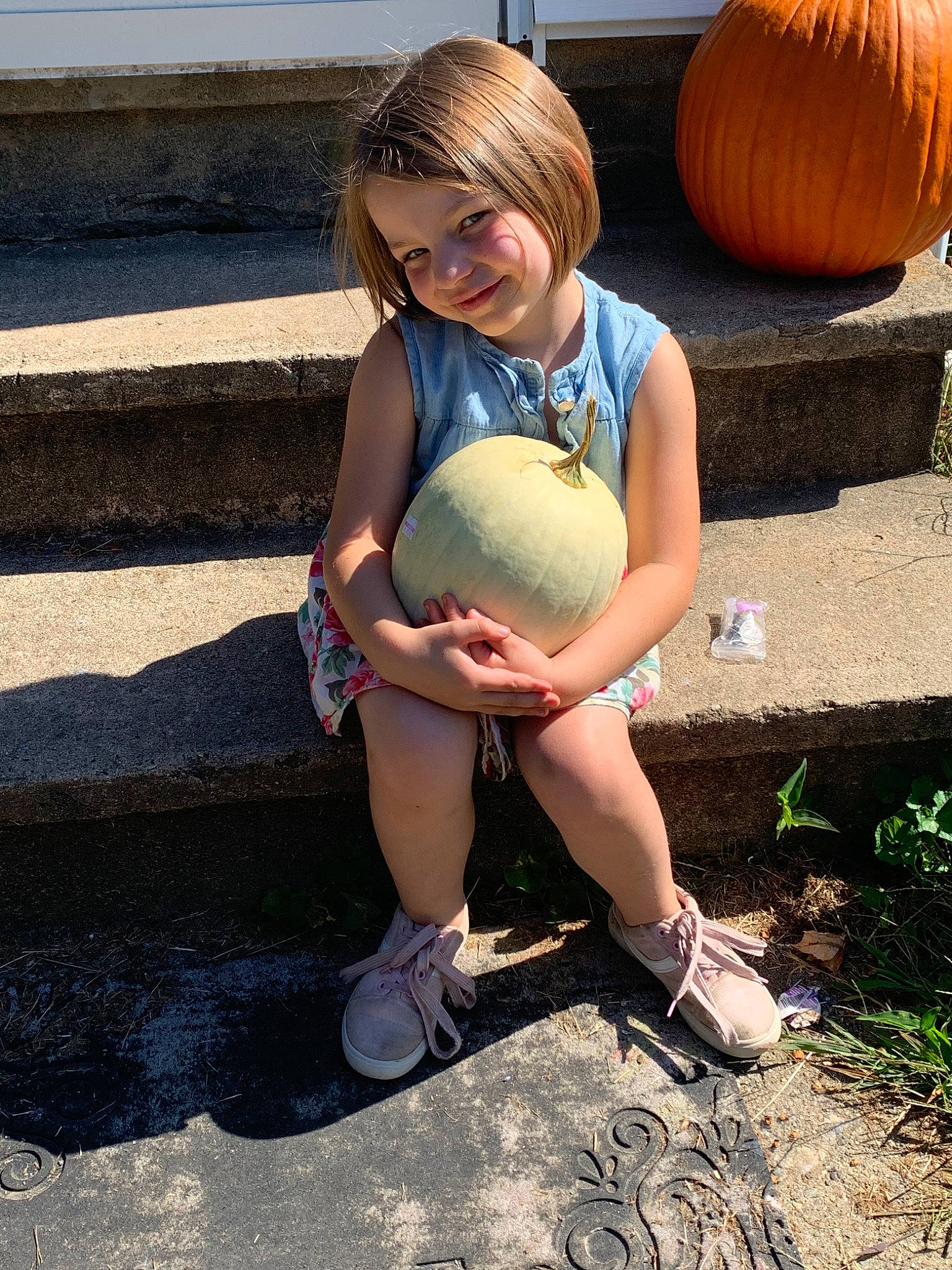 Brynnlee is registered to the contest to win money with this photo: child, knee, person, plant, toddler, vacation