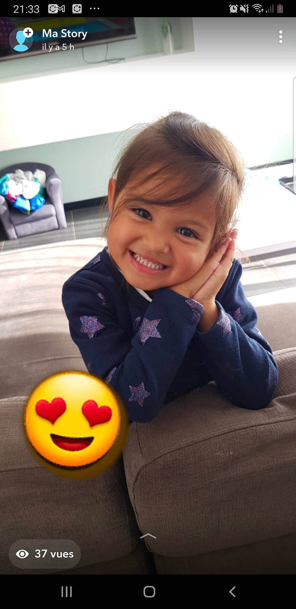 Ayline participe au concours pour gagner de l'argent avec cette photo : baby_toddler_clothing, calabaza, cheek, child, cool, emoticon, face, facial_expression, flooring, fun, happy, head, joy, mouth, nose, organ, people, person, sleeve, smile