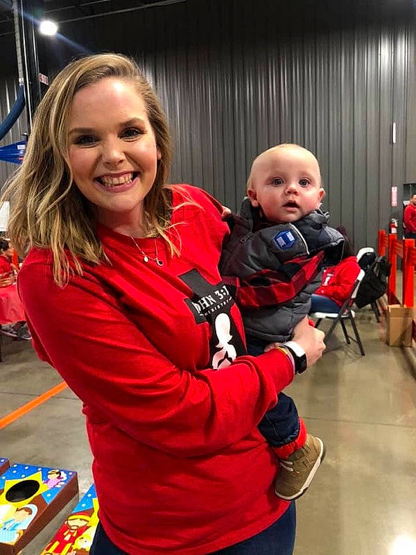 Denver is registered to the contest to win money with this photo: child, competition_event, joy, person, photography, product, red, team, toddler