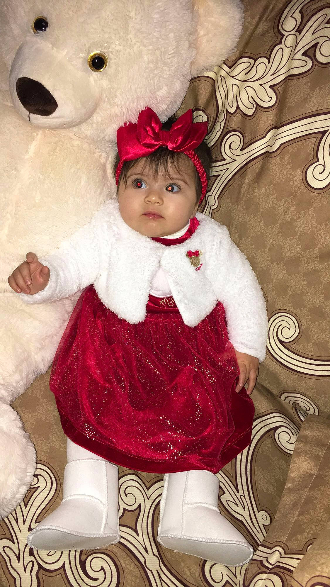 Siwaï participe au concours pour gagner de l'argent avec cette photo : child, costume, doll, ear, head, headwear, person, pink, red, smile, teddy_bear, toddler, toy