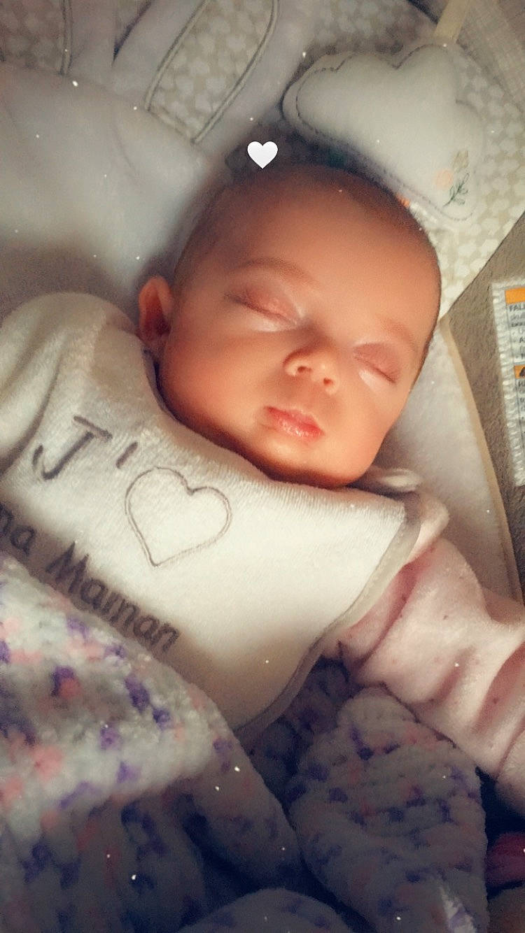 Lola participe au concours pour gagner de l'argent avec cette photo : baby, baby_sleeping, bedtime, birth, cheek, child, forehead, lip, mouth, nap, nose, person, skin, sleep, toddler