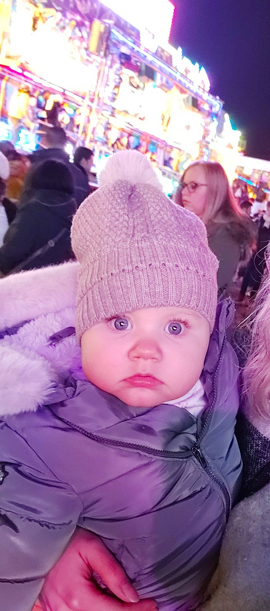 Inaya a rejoint le concours — aidez-le/la à gagner de superbes lots ! baby, beanie, bonnet, cap, cheek, child, ear, eye, hat, headgear, knit_cap, knitting, lavender, person, pink, purple, toddler, violet, winter, wool