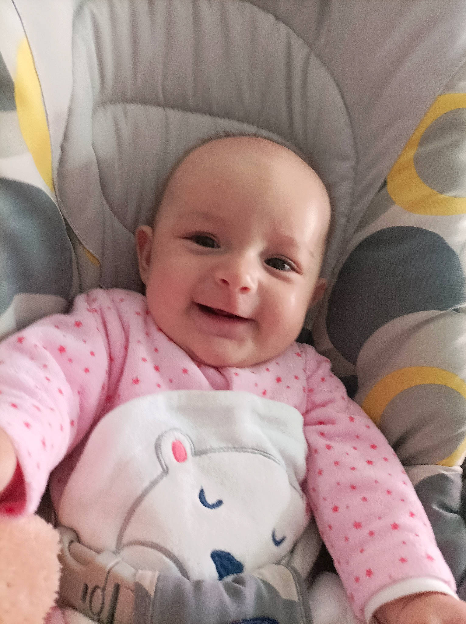 Lyany a rejoint le concours — aidez-le/la à gagner de superbes lots ! baby, baby_toddler_clothing, cheek, chin, comfort, eyebrow, face, facial_expression, finger, happy, joy, mammal, mouth, nose, person, pink, skin, sleeve, smile, textile
