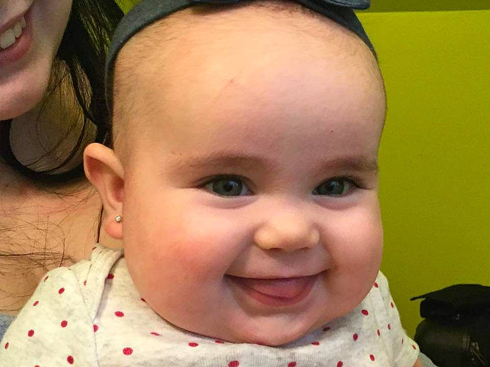 Lianna a rejoint le concours — aidez-le/la à gagner de superbes lots ! cheek, child, chin, ear, eye, eyebrow, eyelash, face, forehead, hairstyle, head, infant, jaw, joy, lip, mouth, neck, nose, person, skin