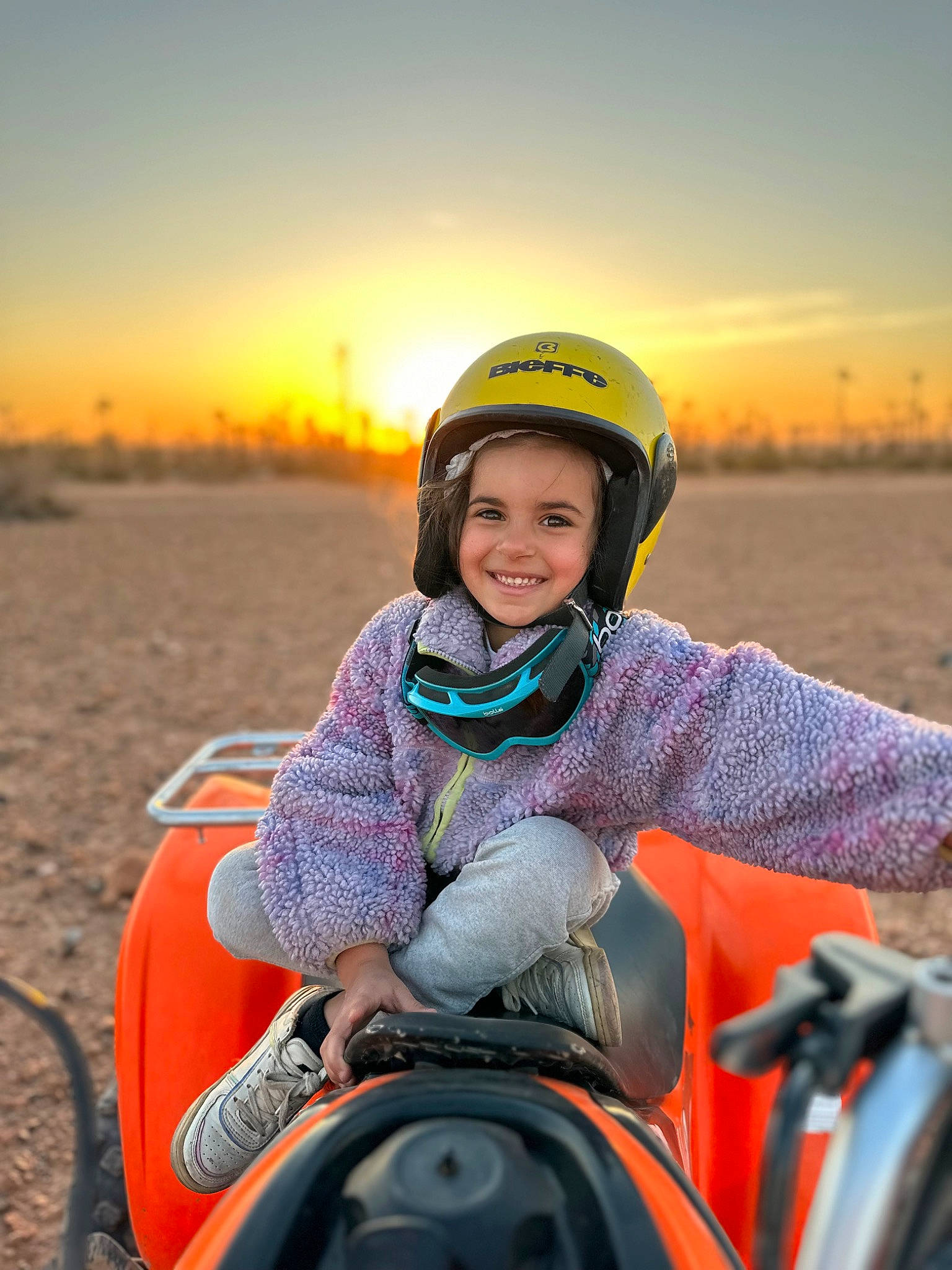 Hana participe au concours pour gagner de l'argent avec cette photo : automotive_tire, cloud, eye, flash_photography, fun, grass, happy, headwear, helmet, joy, landscape, leisure, morning, people, people_in_nature, person, personal_protective_equipment, recreation, sitting, sky