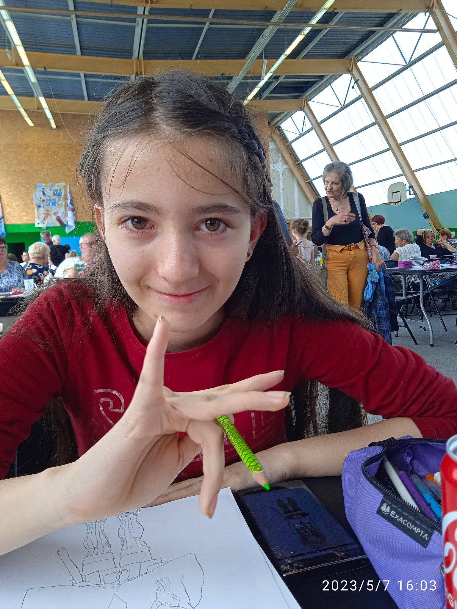 Jade participe au concours pour gagner de l'argent avec cette photo : automotive_design, chair, child, event, fun, job, joy, leisure, logo, nail, office_supplies, pen, person, recreation, smile, t_shirt, table, tourism, travel, vacation