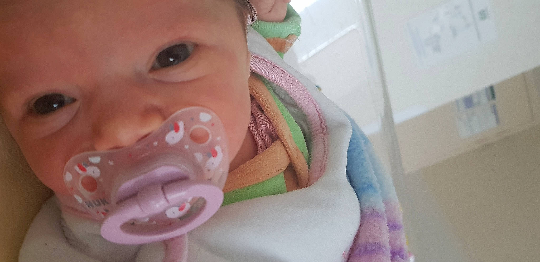 Sephora a rejoint le concours — aidez-le/la à gagner de superbes lots ! baby, birth, cheek, child, ear, face, head, medical_equipment, mouth, neck, nose, person, skin, smile, toddler