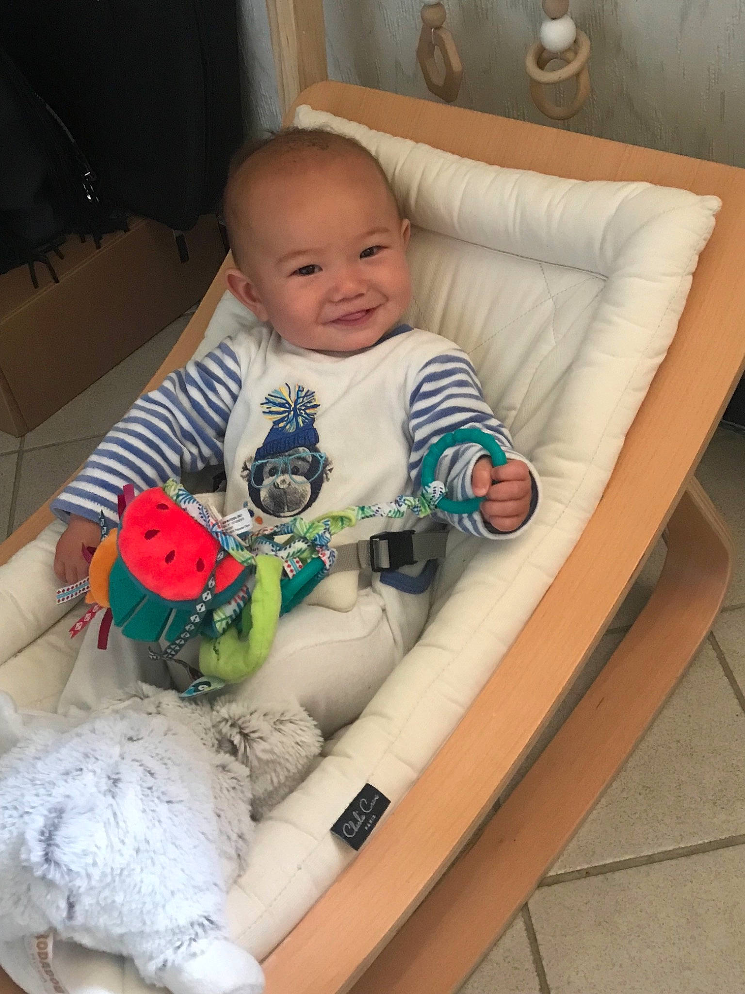 Lyam participe au concours pour gagner de l'argent avec cette photo : baby, baby_products, baby_safety, child, joy, person, product, toddler