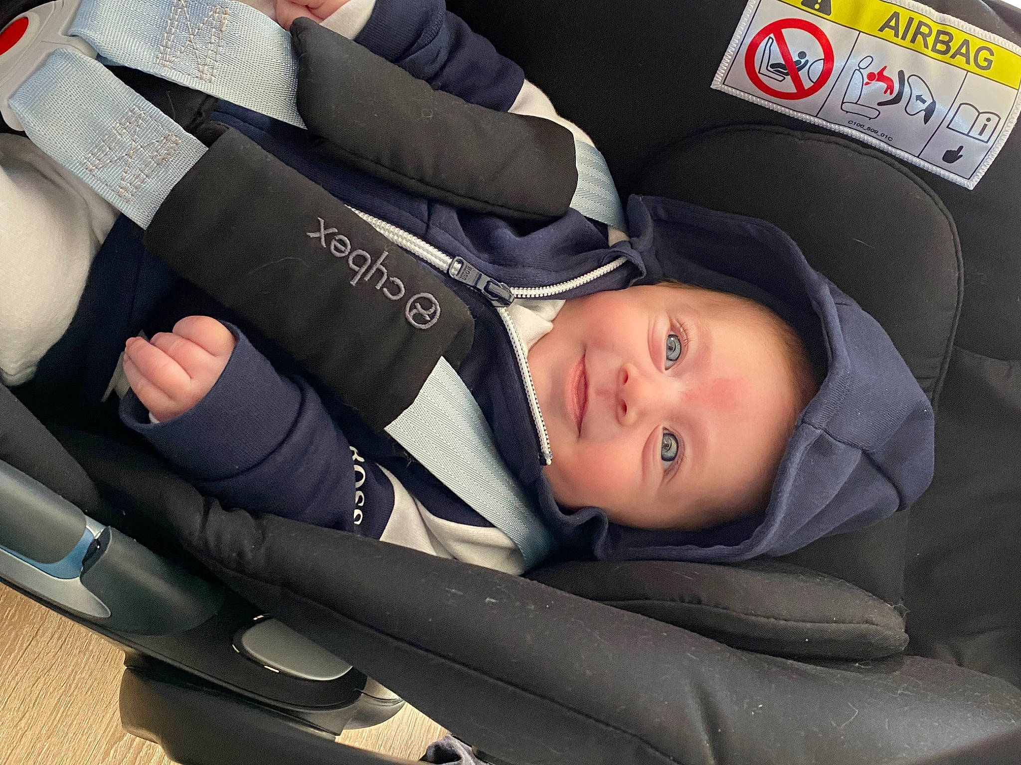Giulian participe au concours pour gagner de l'argent avec cette photo : auto_part, automotive_design, automotive_exterior, automotive_wheel_system, baby_products, car_seat, car_seat_cover, comfort, family_car, formal_wear, headwear, luxury_vehicle, motor_vehicle, person, personal_luxury_car, sleeve, smile, suit, toddler, transport
