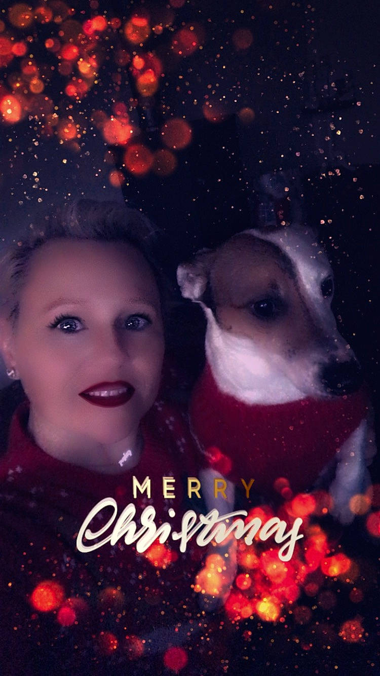 Daisy participe au concours pour gagner de l'argent avec cette photo : art, beauty, christmas_decoration, christmas_eve, christmas_ornament, darkness, event, facial_expression, flash_photography, happy, holiday, human, lighting, midnight, ornament, people_in_nature, red, smile, space, winter