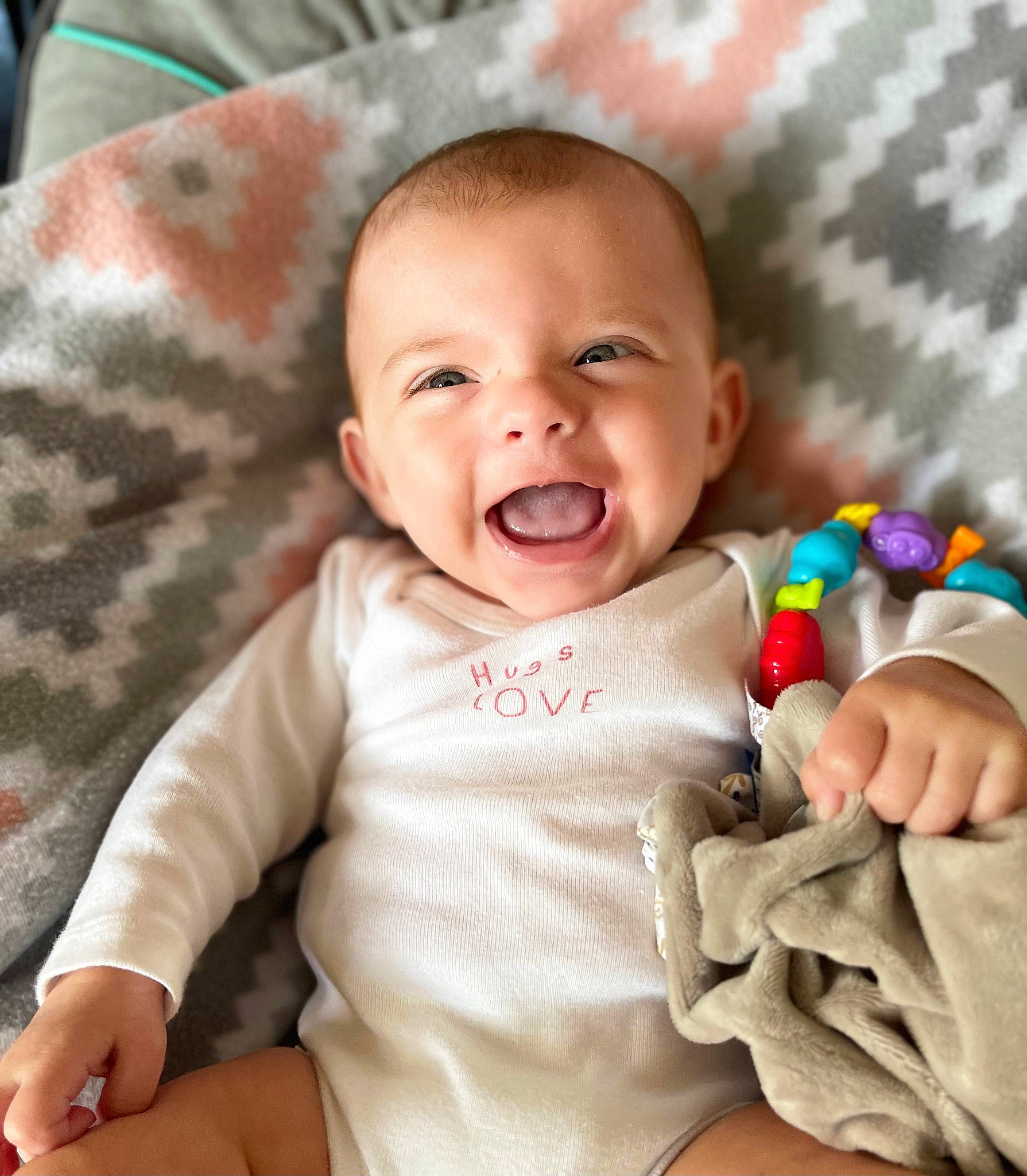 Louna participe au concours pour gagner de l'argent avec cette photo : baby, baby_toddler_clothing, cheek, comfort, eye, facial_expression, happy, head, human, lip, mammal, mouth, nose, organ, person, product, skin, sleeve, smile, textile