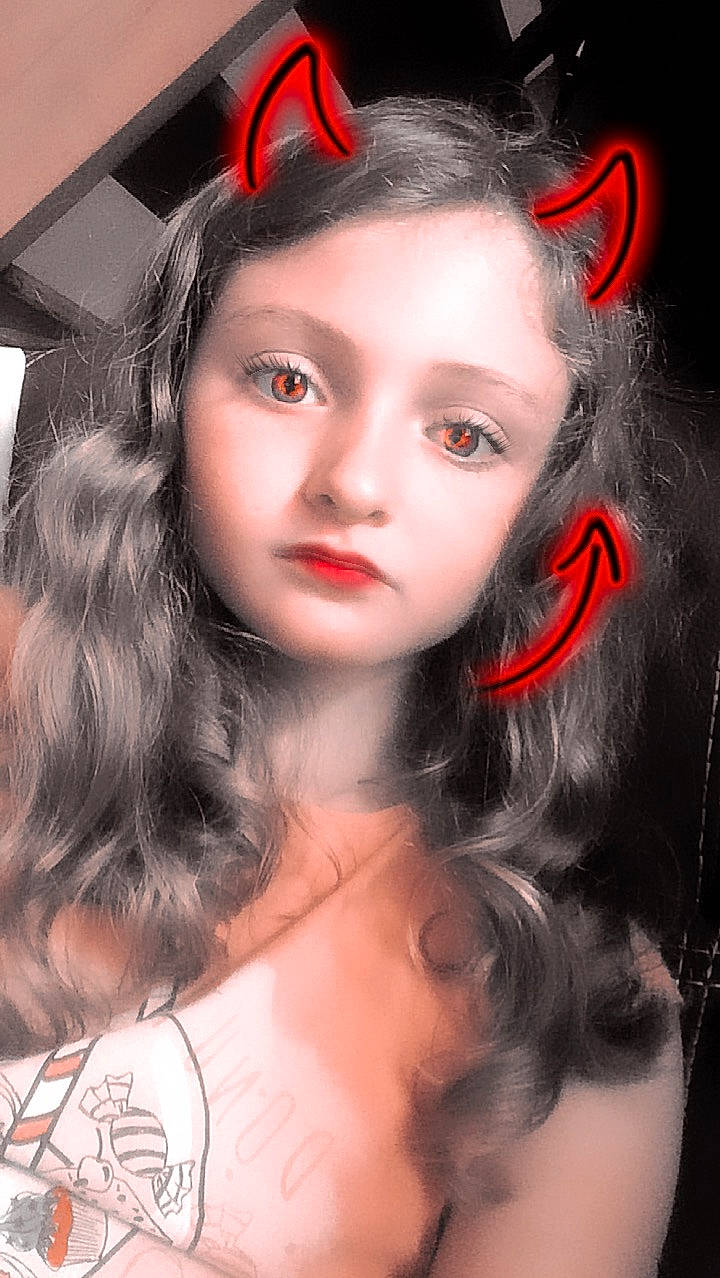 Katalyne a rejoint le concours — aidez-le/la à gagner de superbes lots ! art, beauty, black_hair, chin, ear, eyebrow, eyelash, face, forehead, hair, hair_coloring, hairstyle, lip, long_hair, person, photography, red